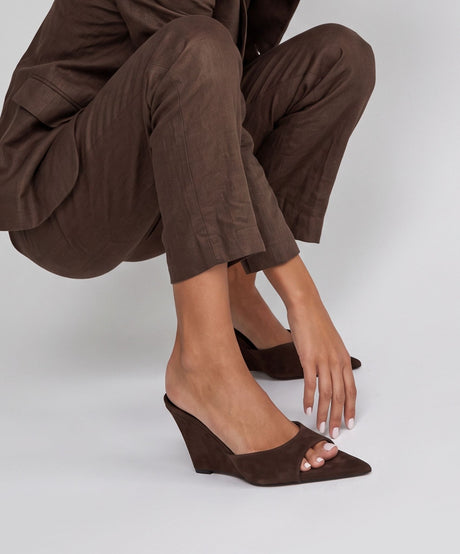 Ashton Suede Chocolate
