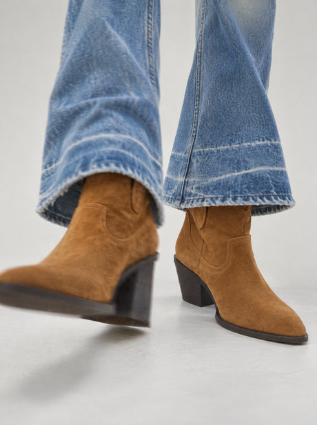 Bellagio Tan boots worn with blue jeans