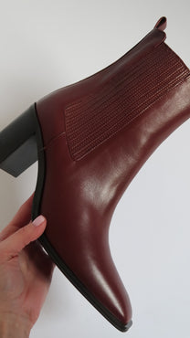 Studio - Vittoria Brown