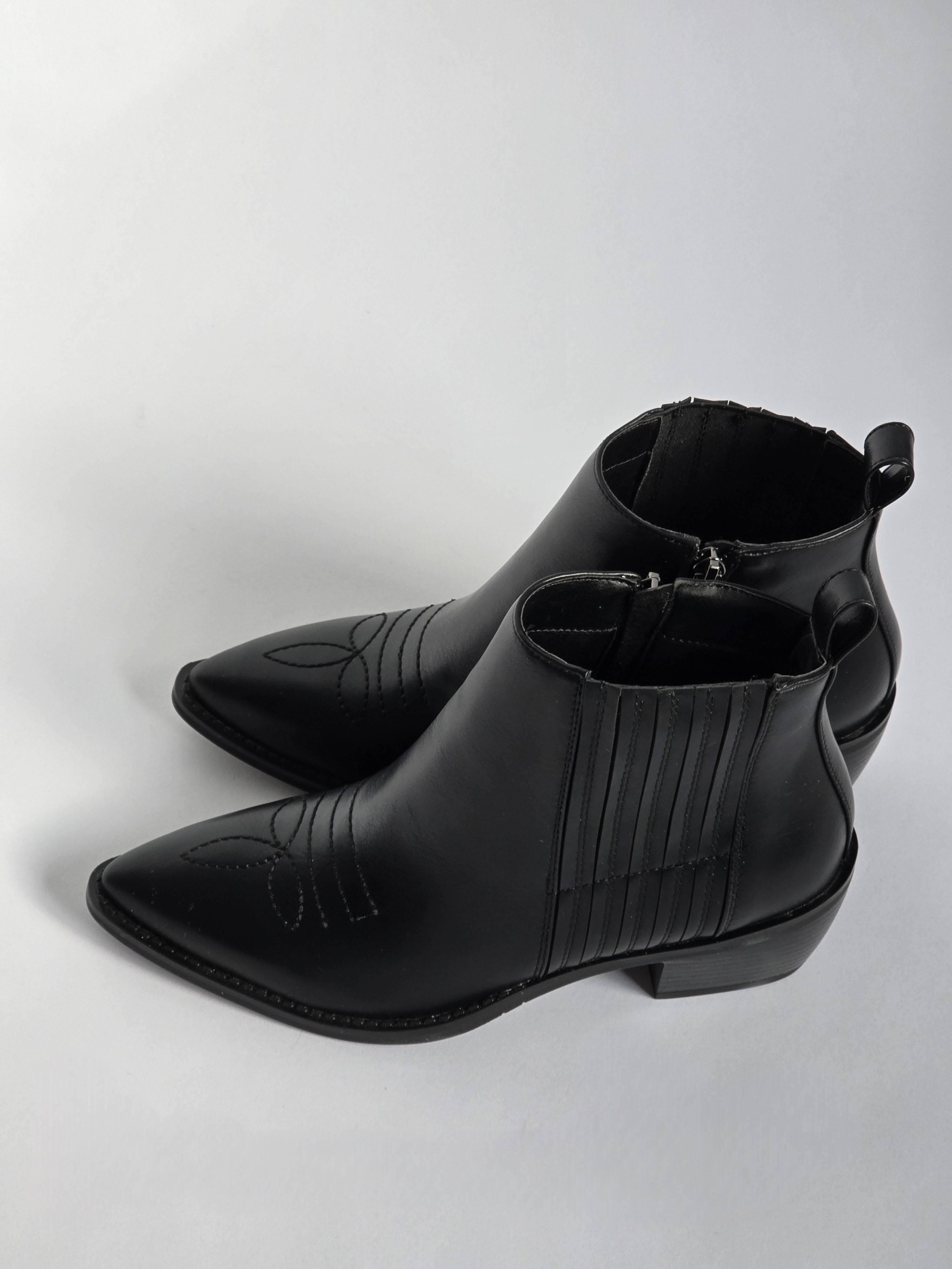 Adonis Black