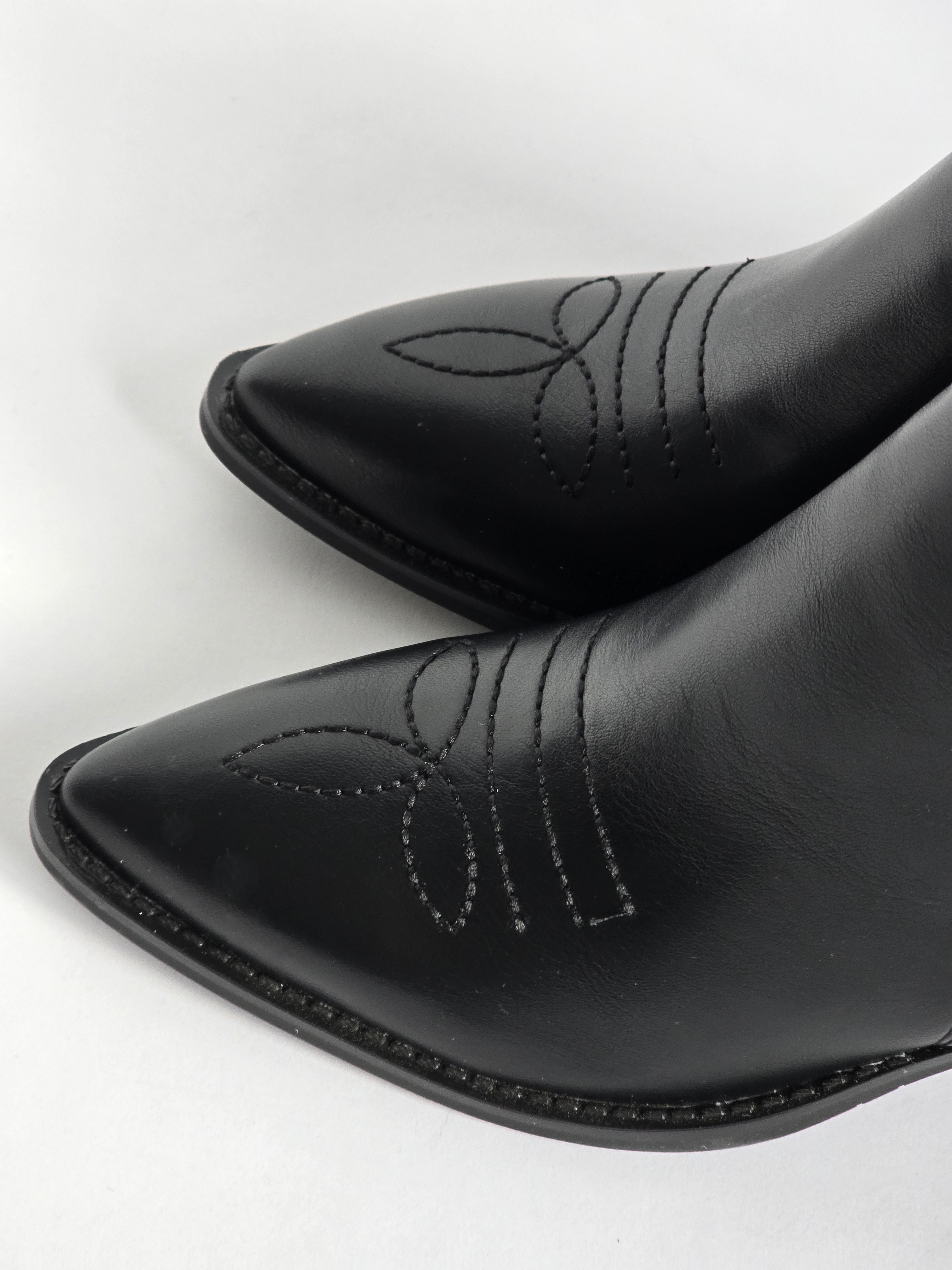 Adonis Black