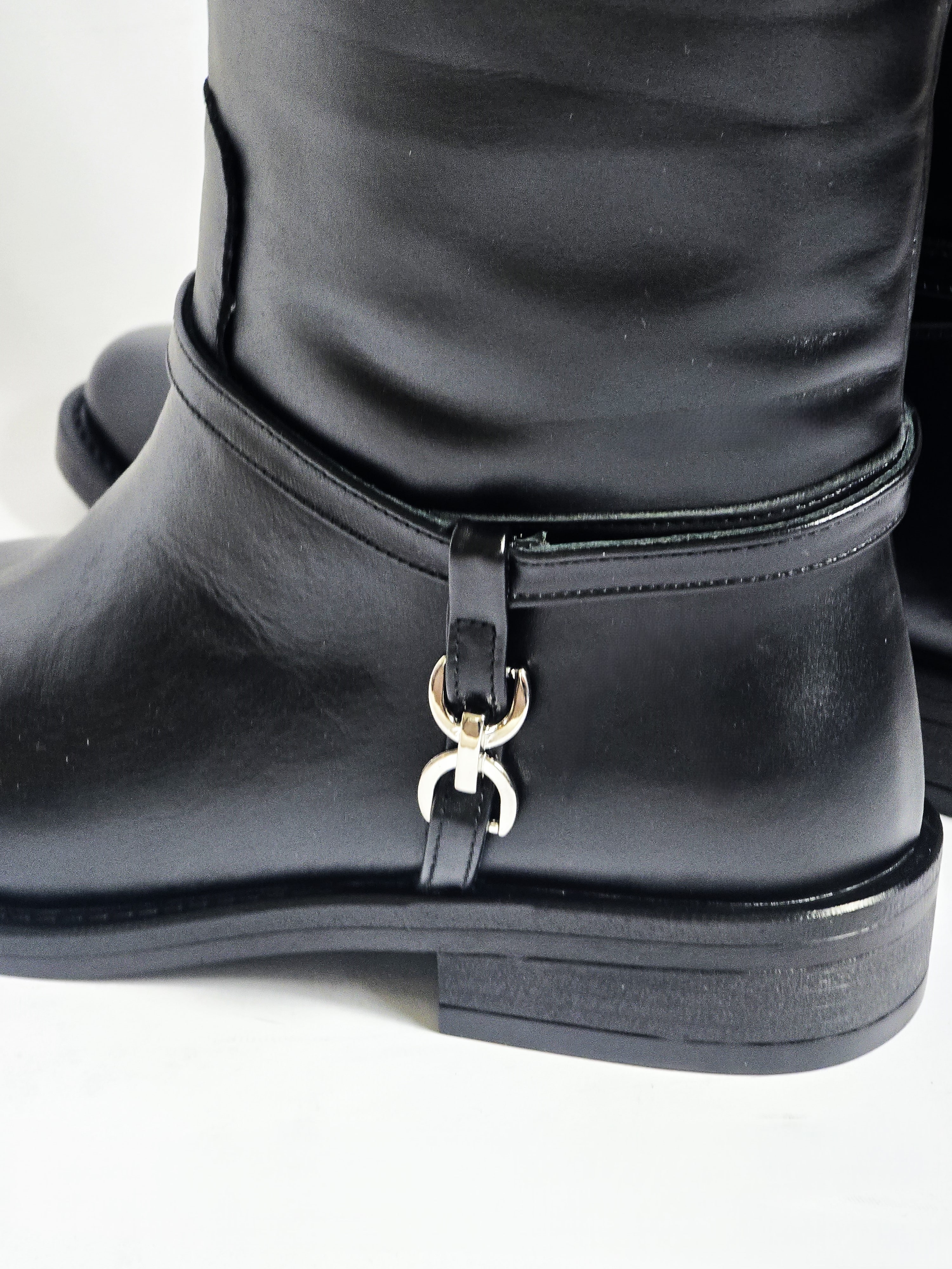 Mills Black