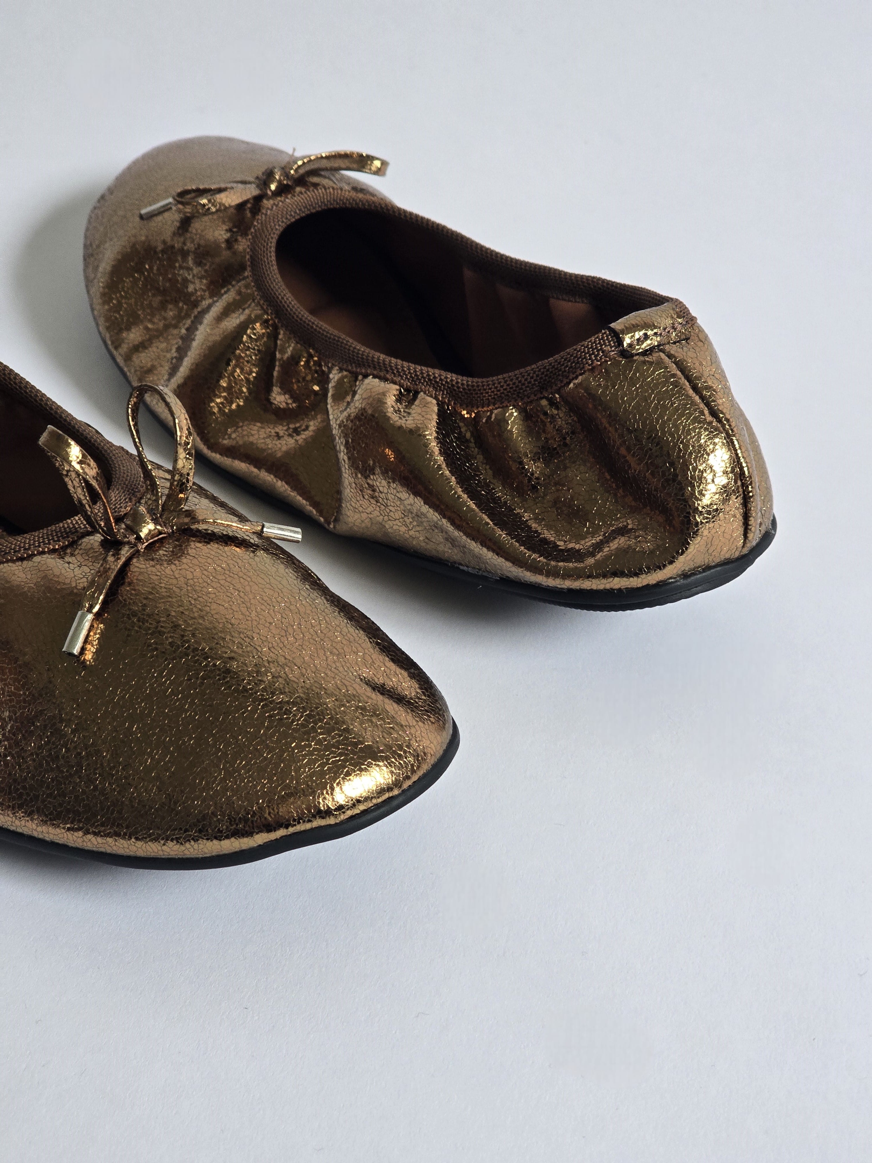 Lily Bronze