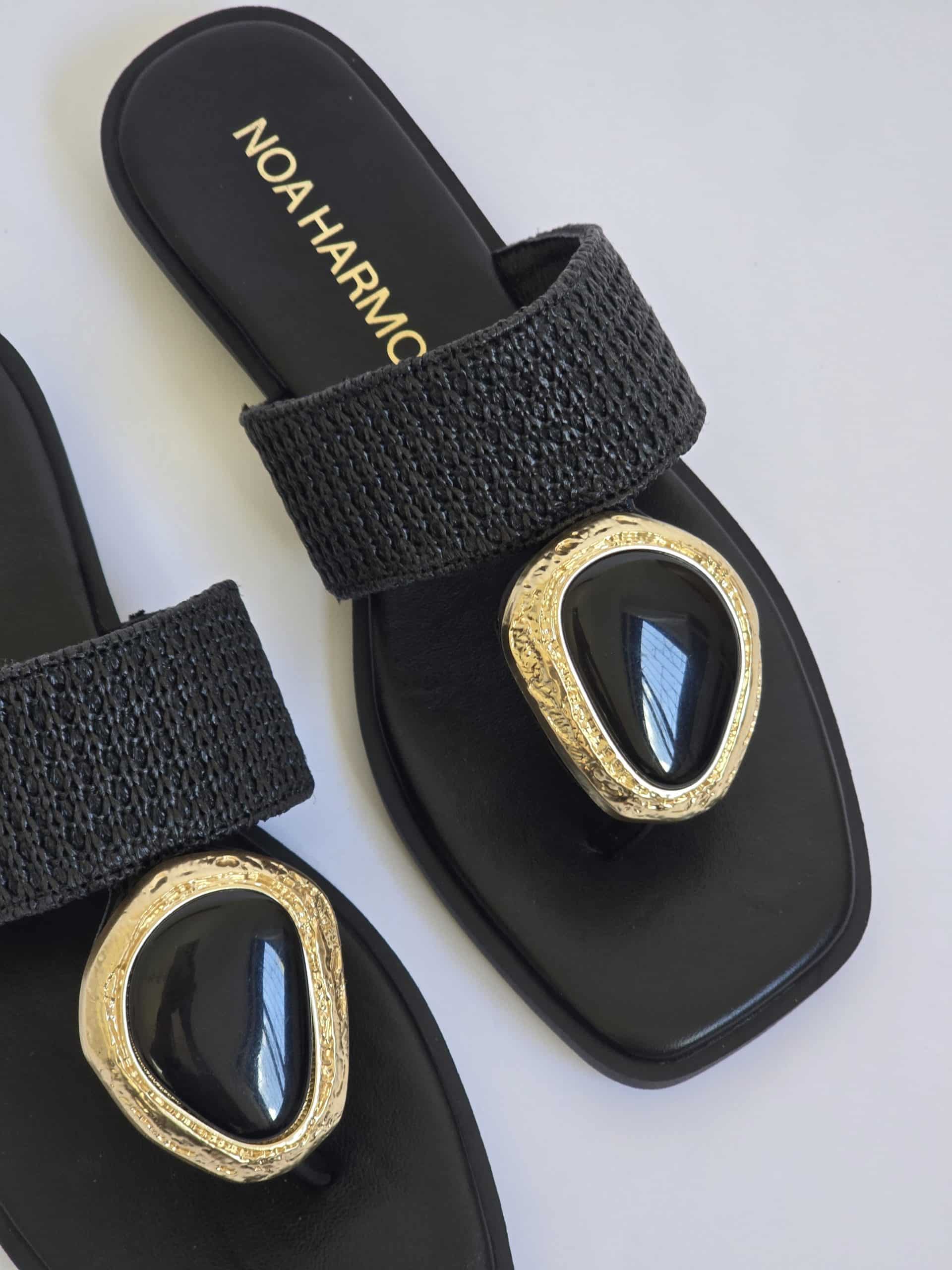 Exclusive - Lora Black
