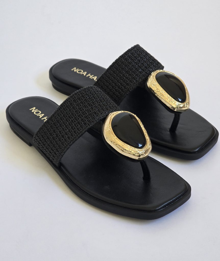 Exclusive - Lora Black