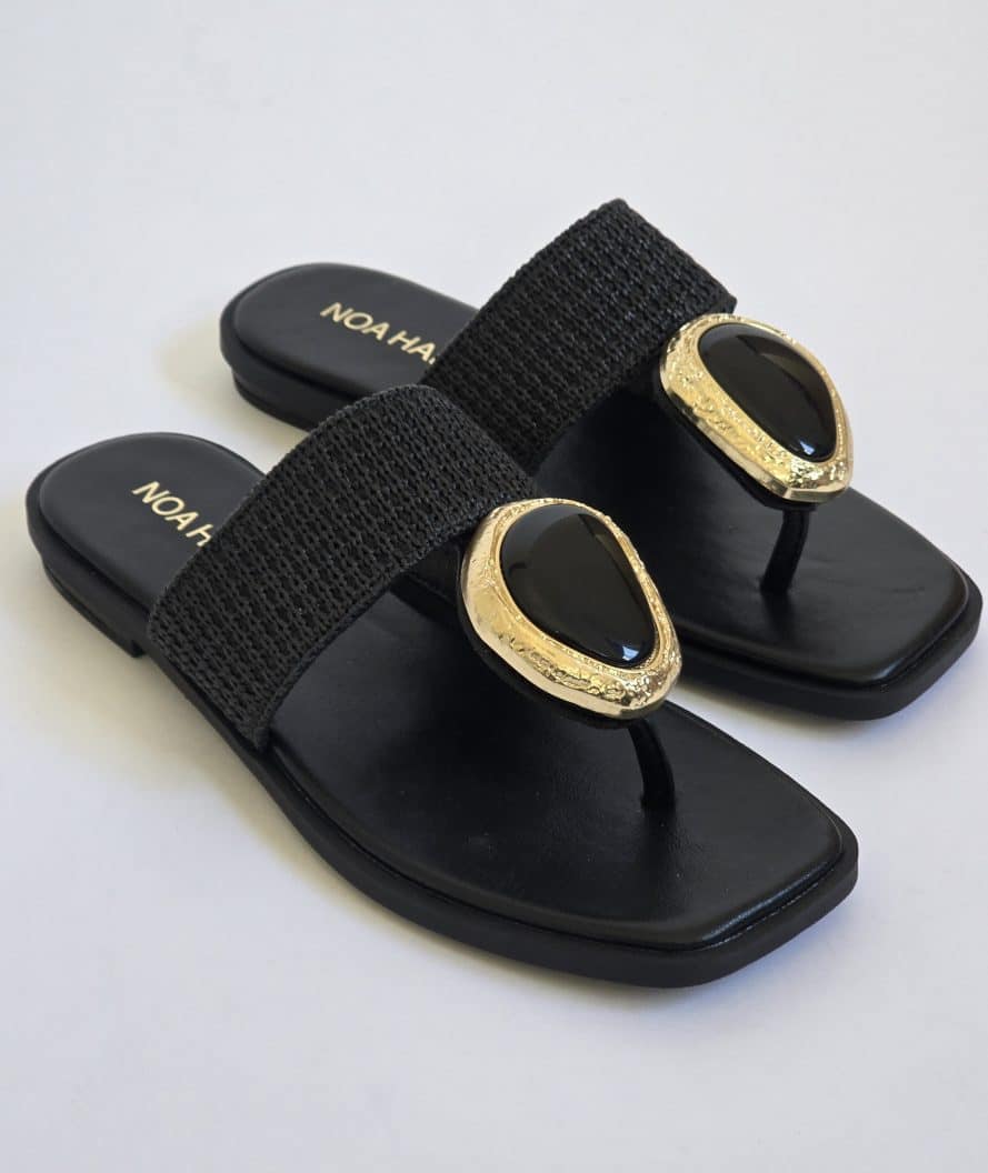 Exclusive - Lora Black