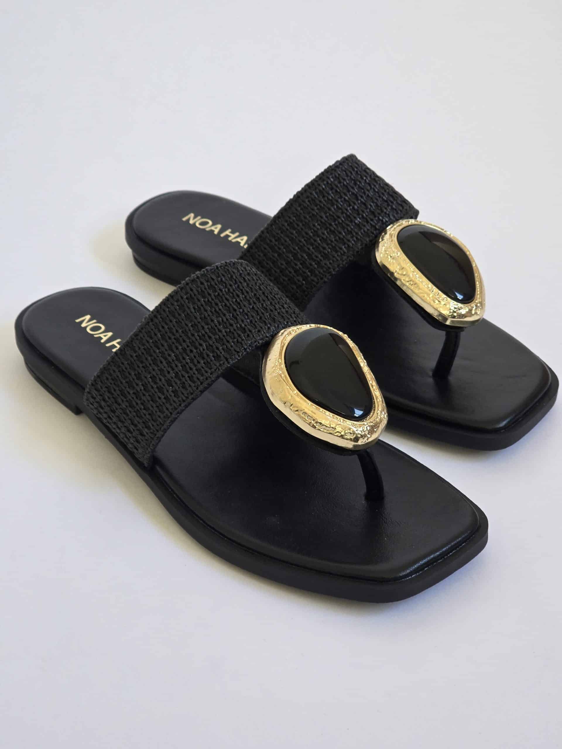 Exclusive - Lora Black