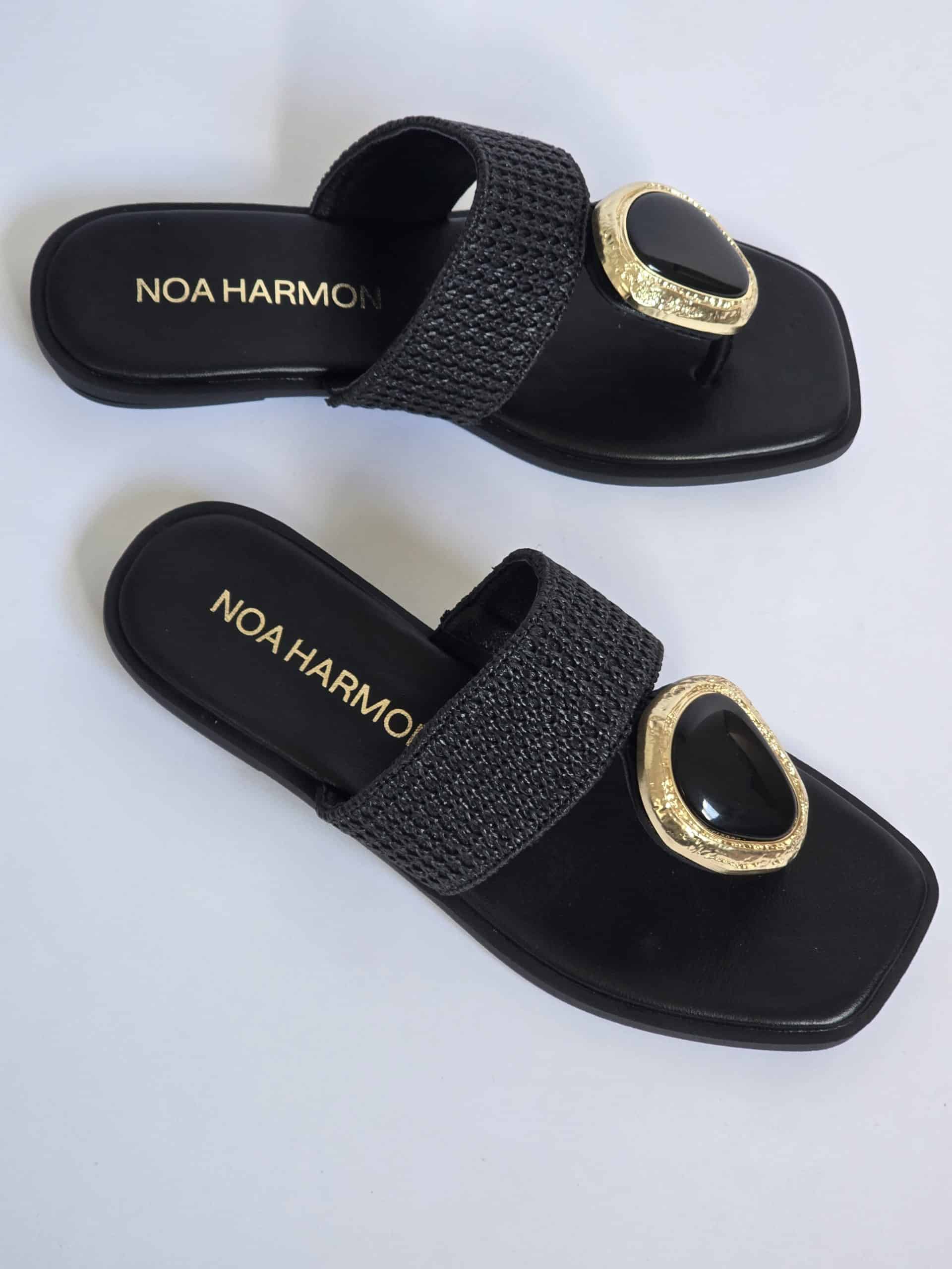 Exclusive - Lora Black