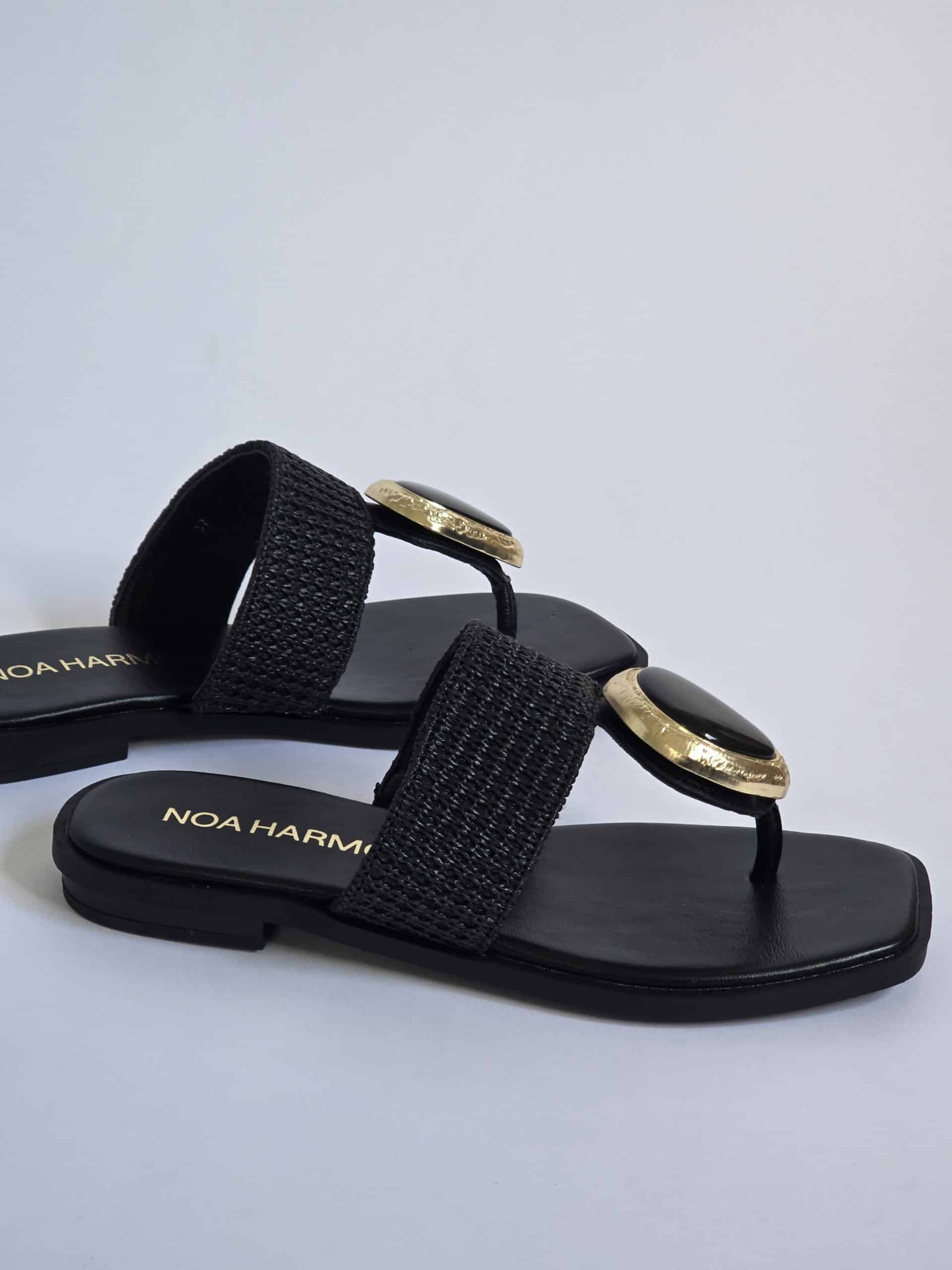 Exclusive - Lora Black