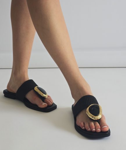 Exclusive - Lora Black