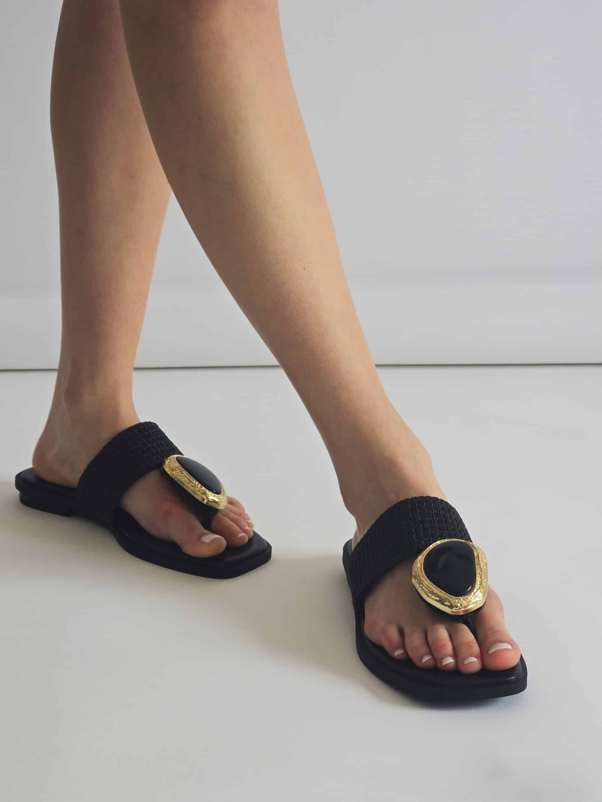 Exclusive - Lora Black
