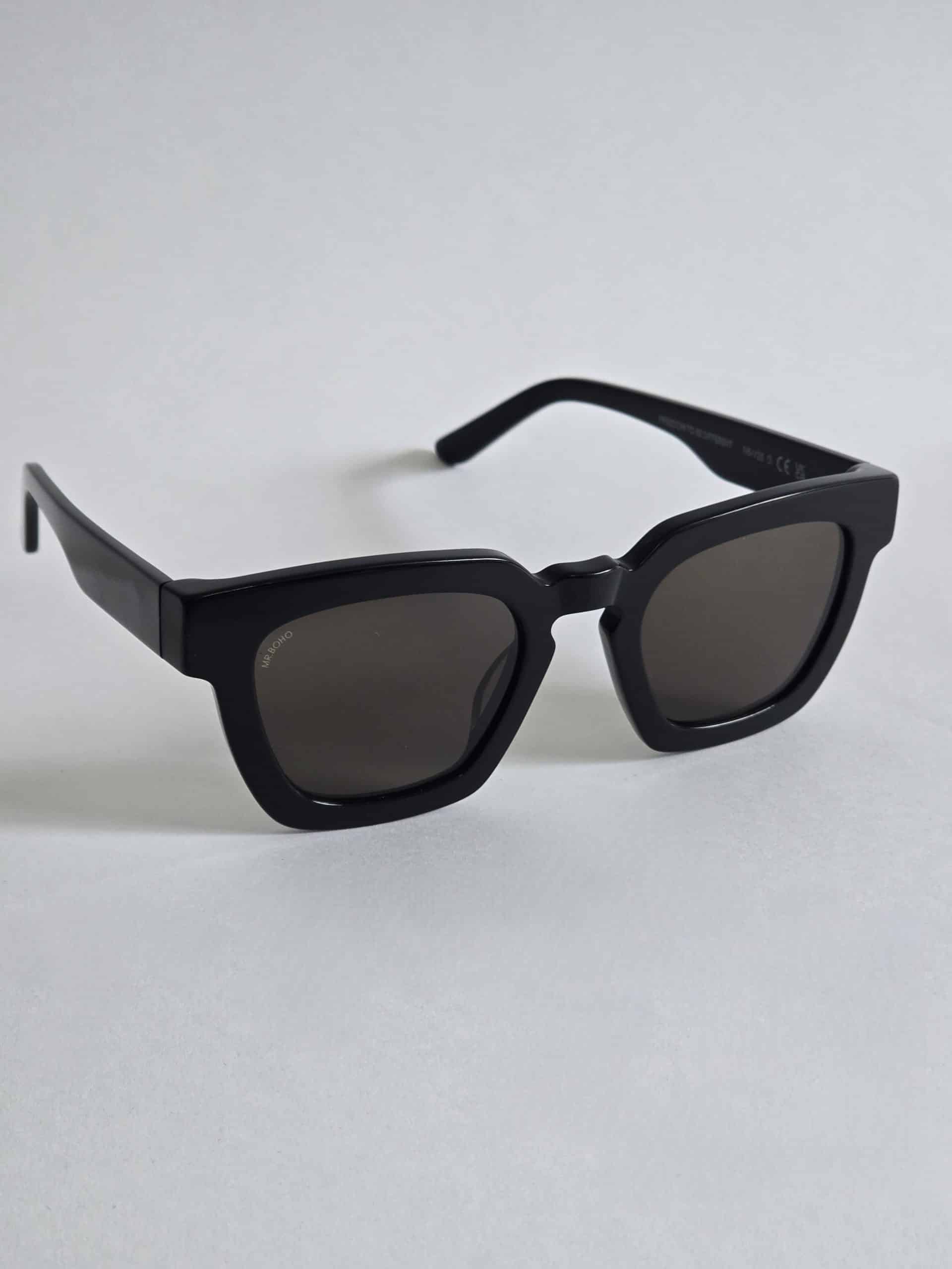 Logan Classic Black