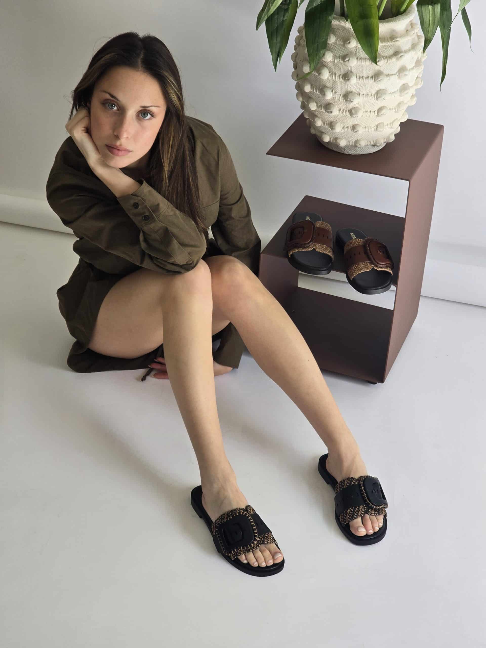 Exclusive - Reina Black