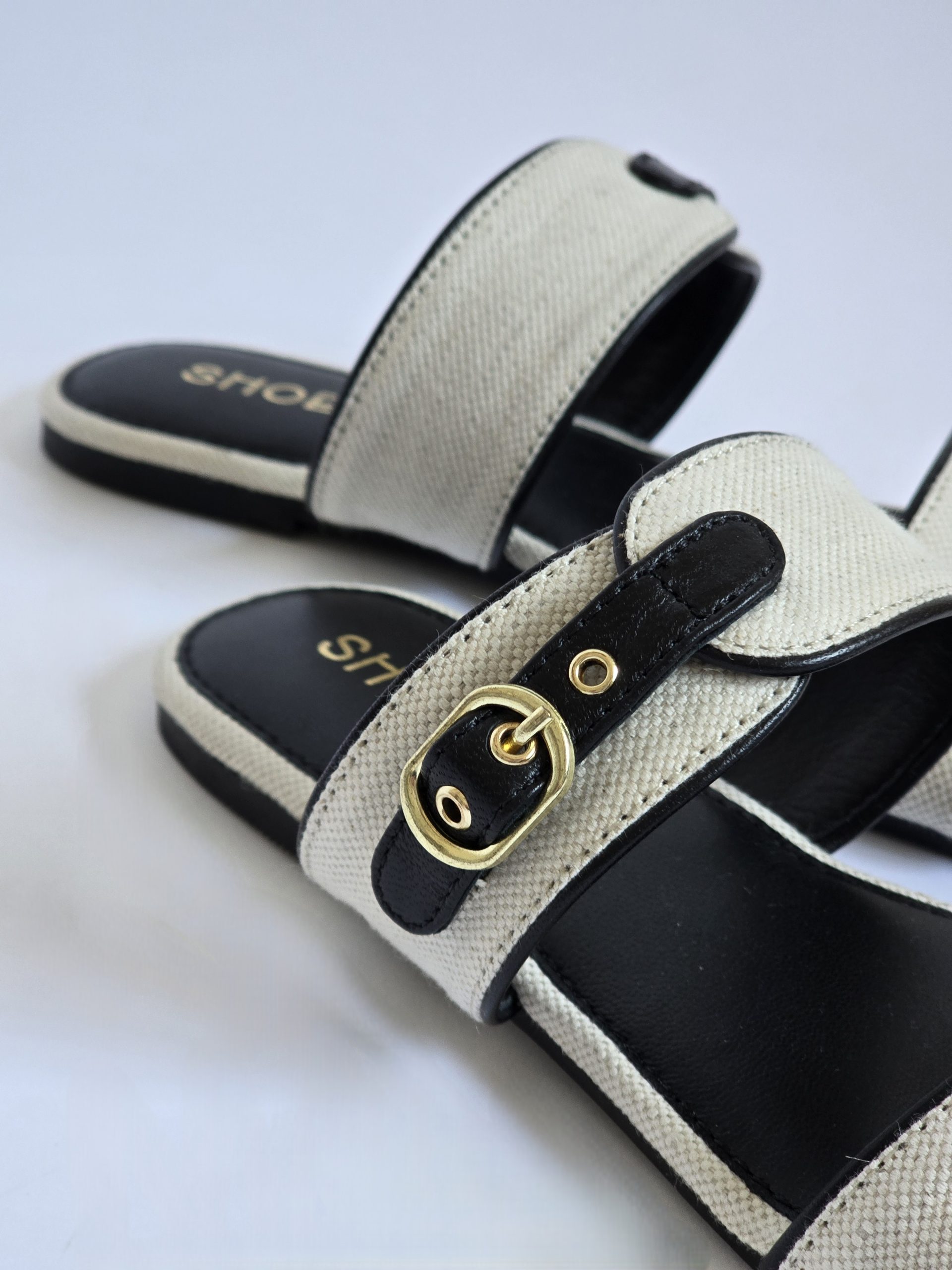Baylie Black Canvas