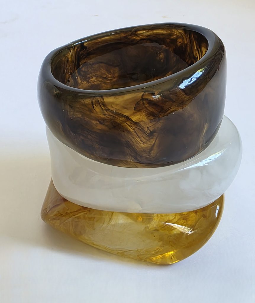 שלישיית צמידים