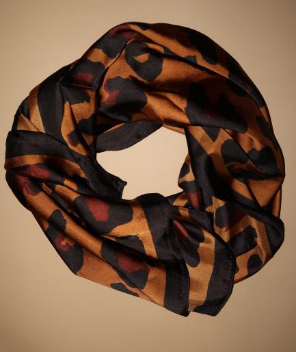 מטפחת מנומרת