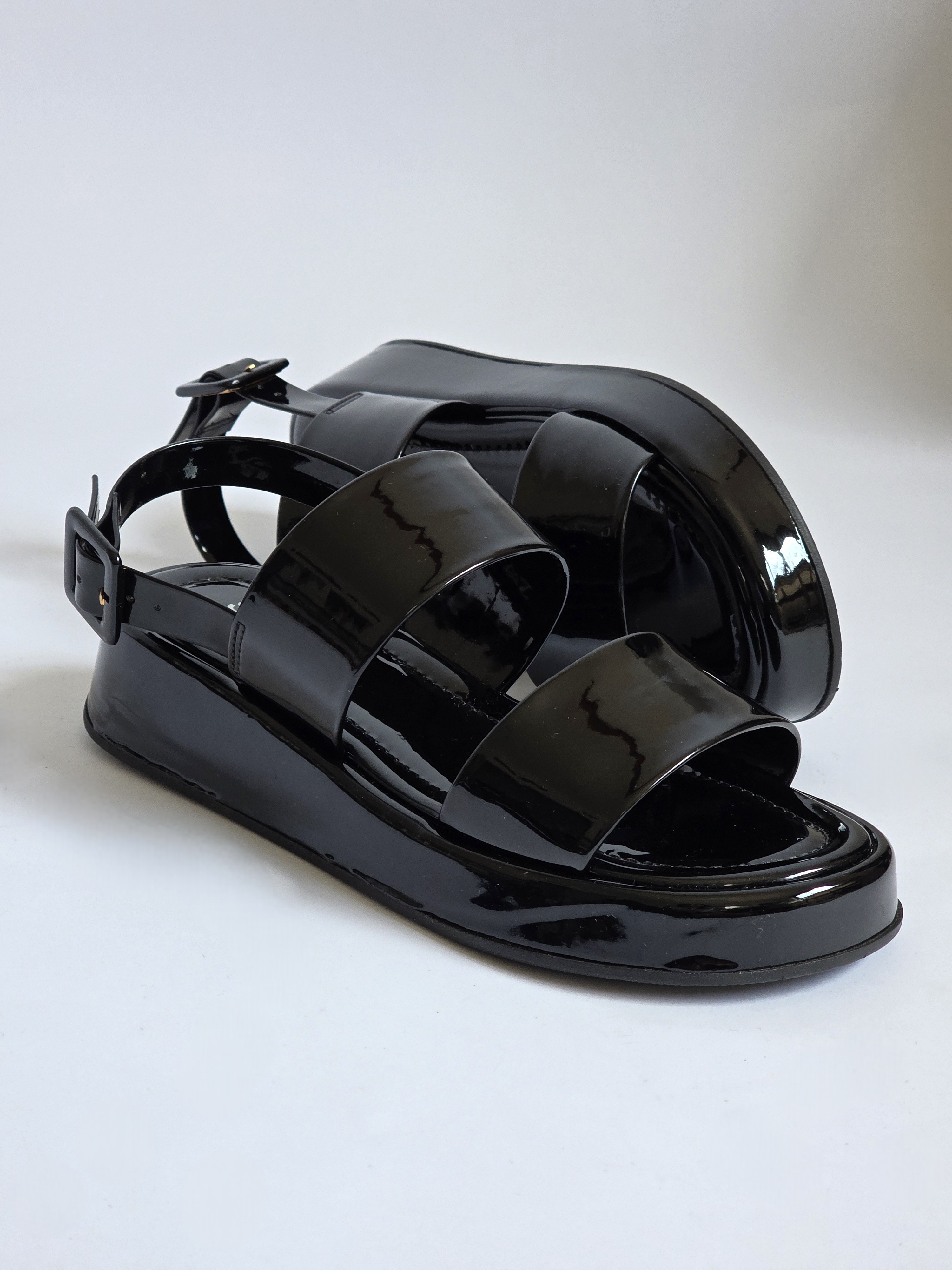 Brisa Black Pre Order