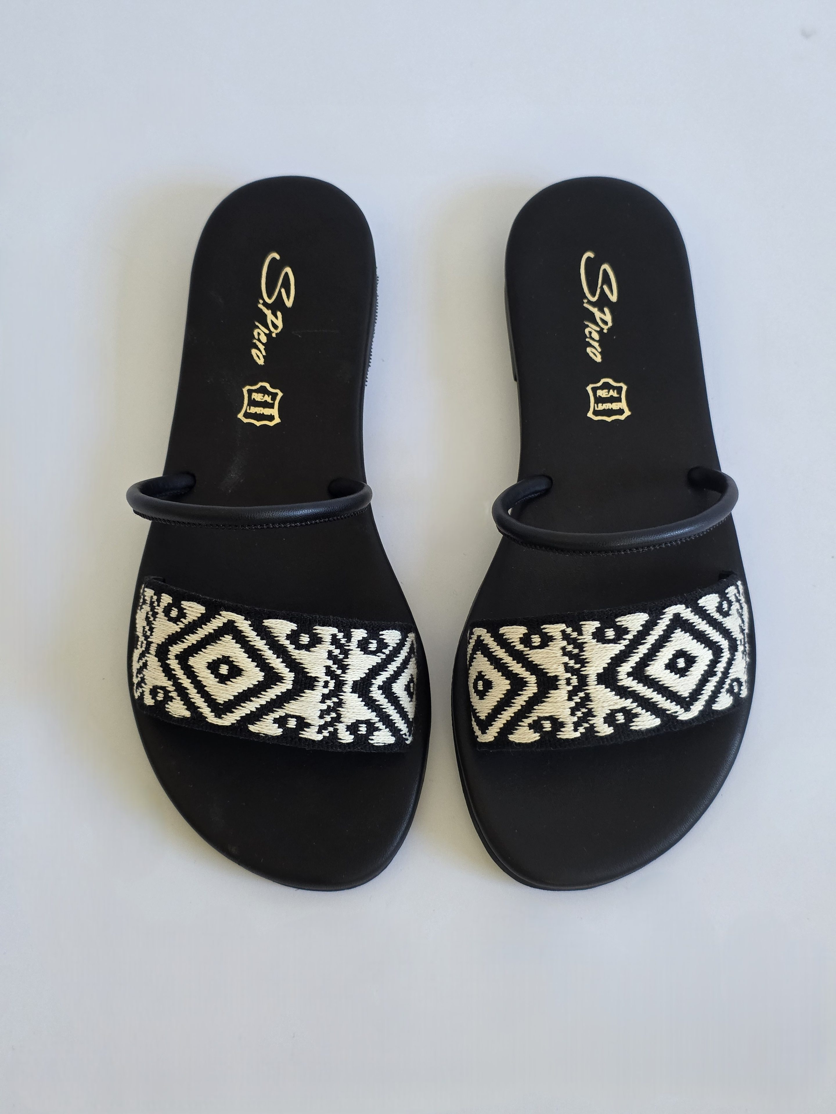 Gaia Black