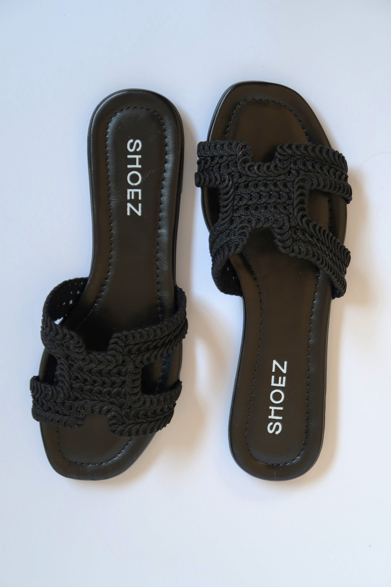 Zuri All Black