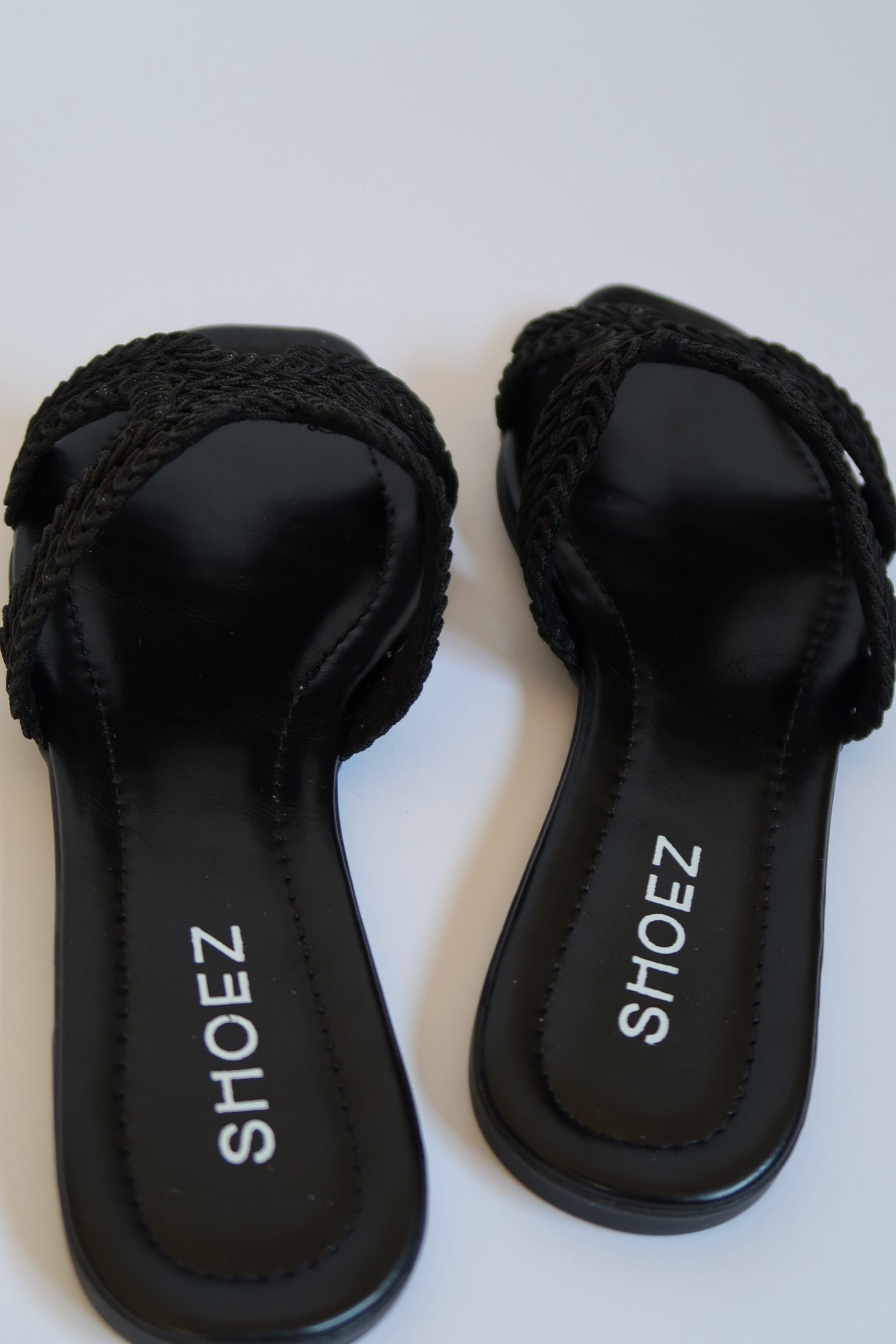 Zuri All Black