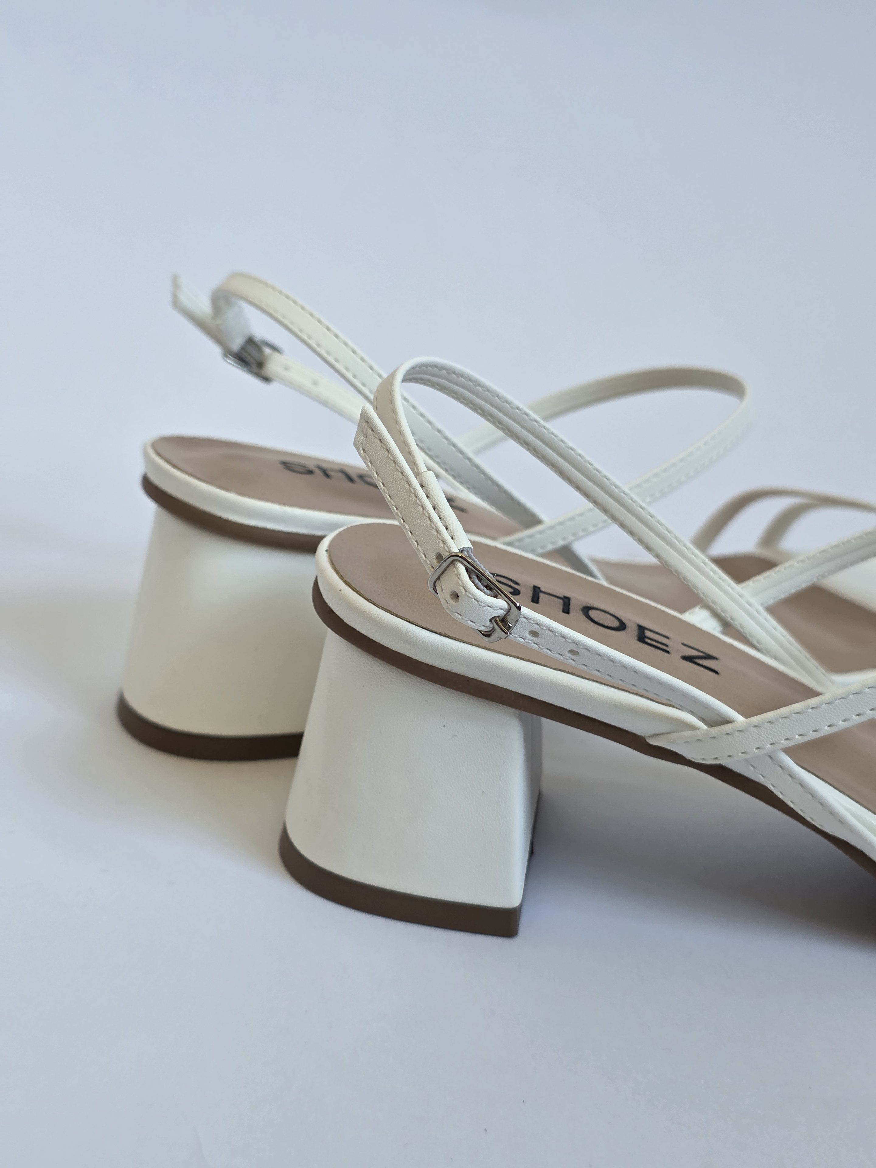Tauri White