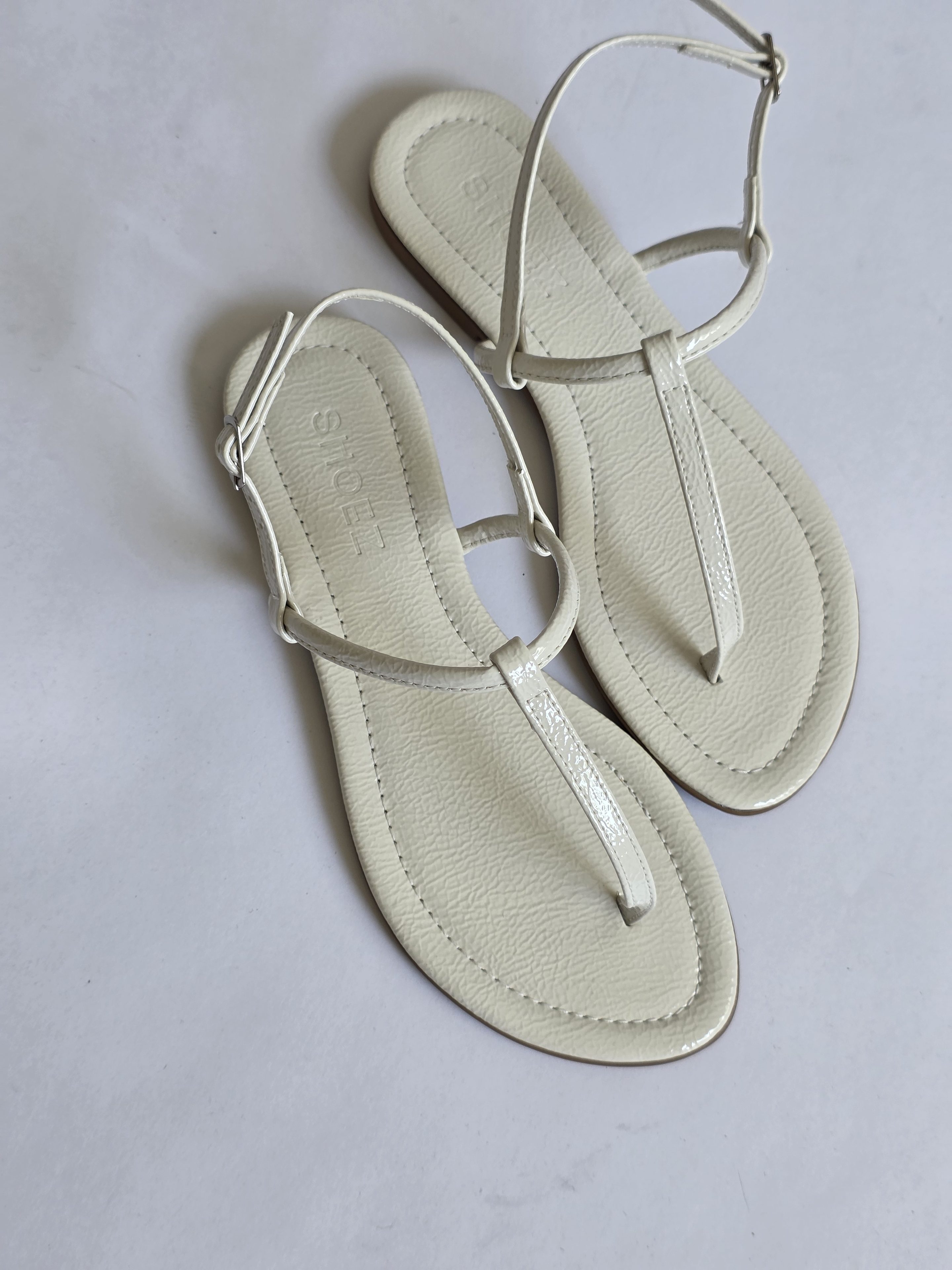 Alma Off White