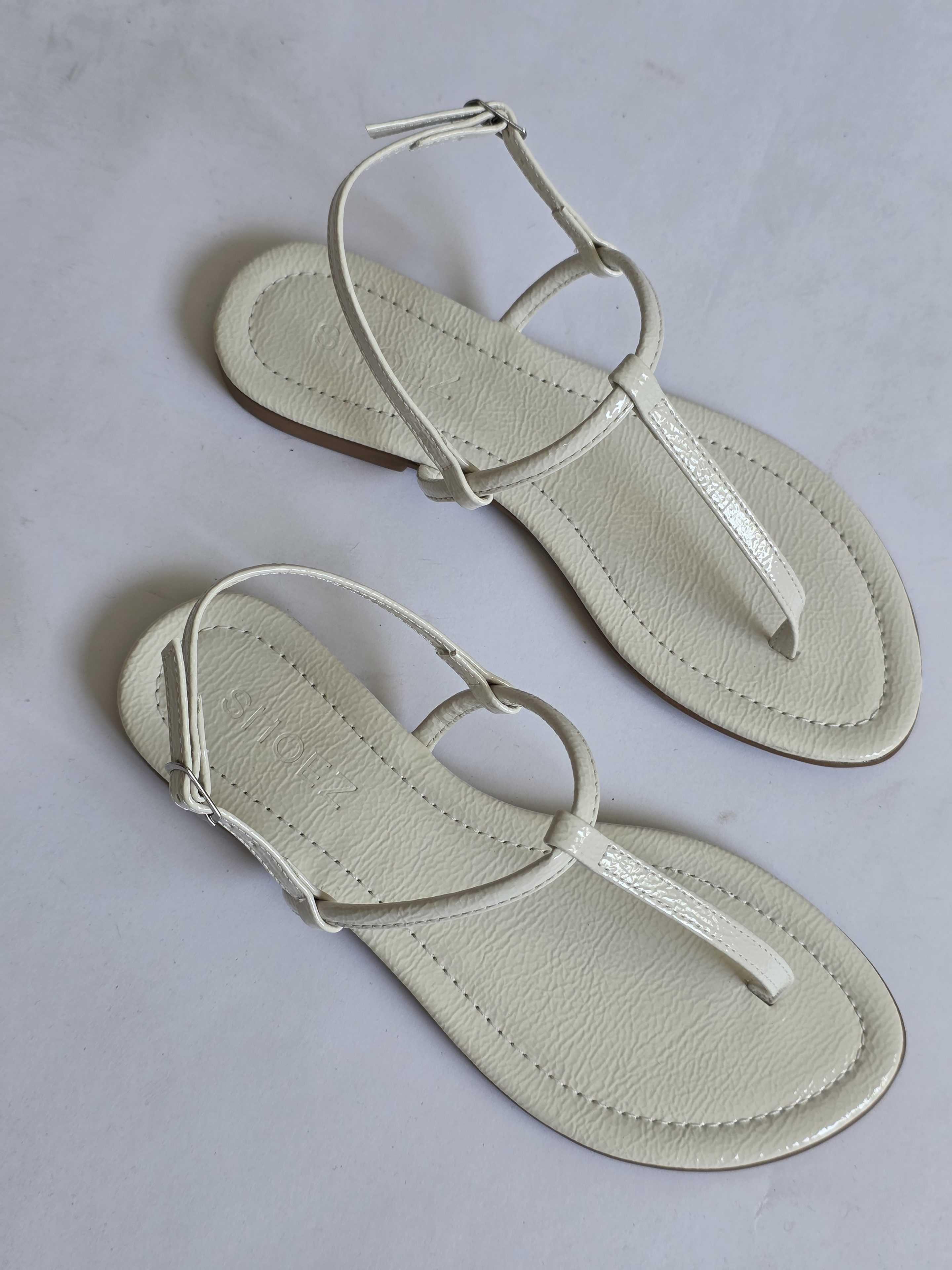 Alma Off White