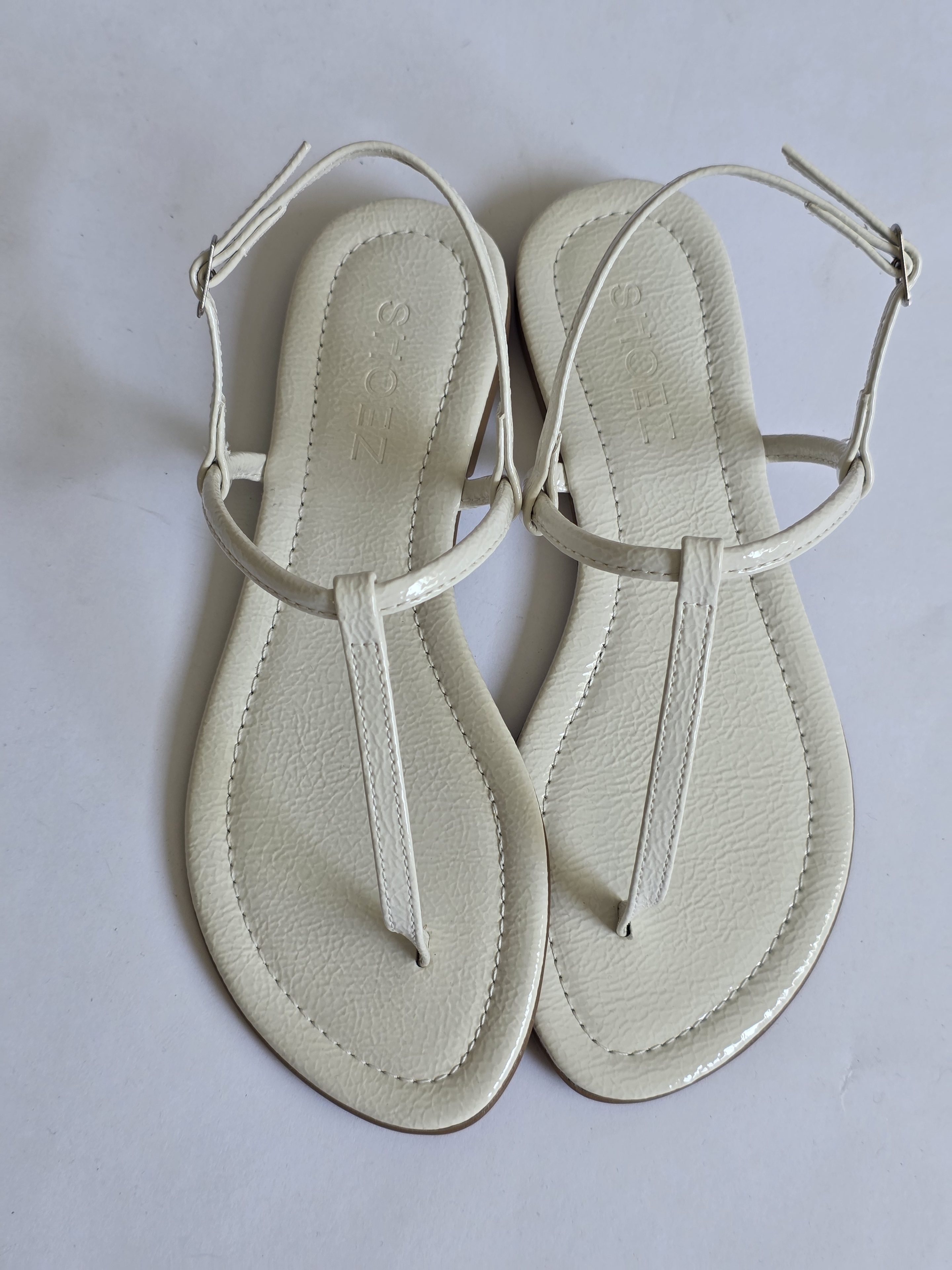 Alma Off White
