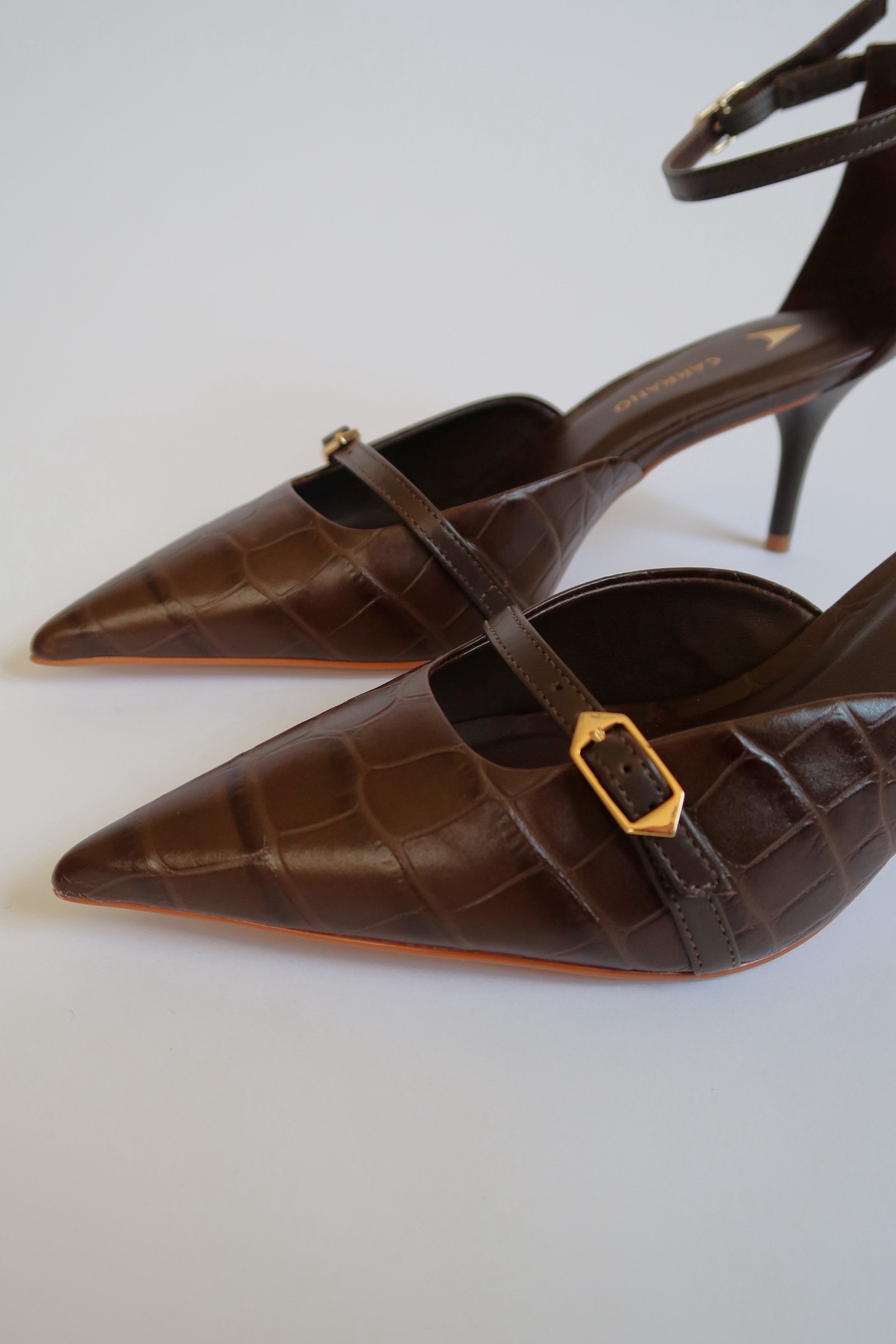 Uma Dark Brown