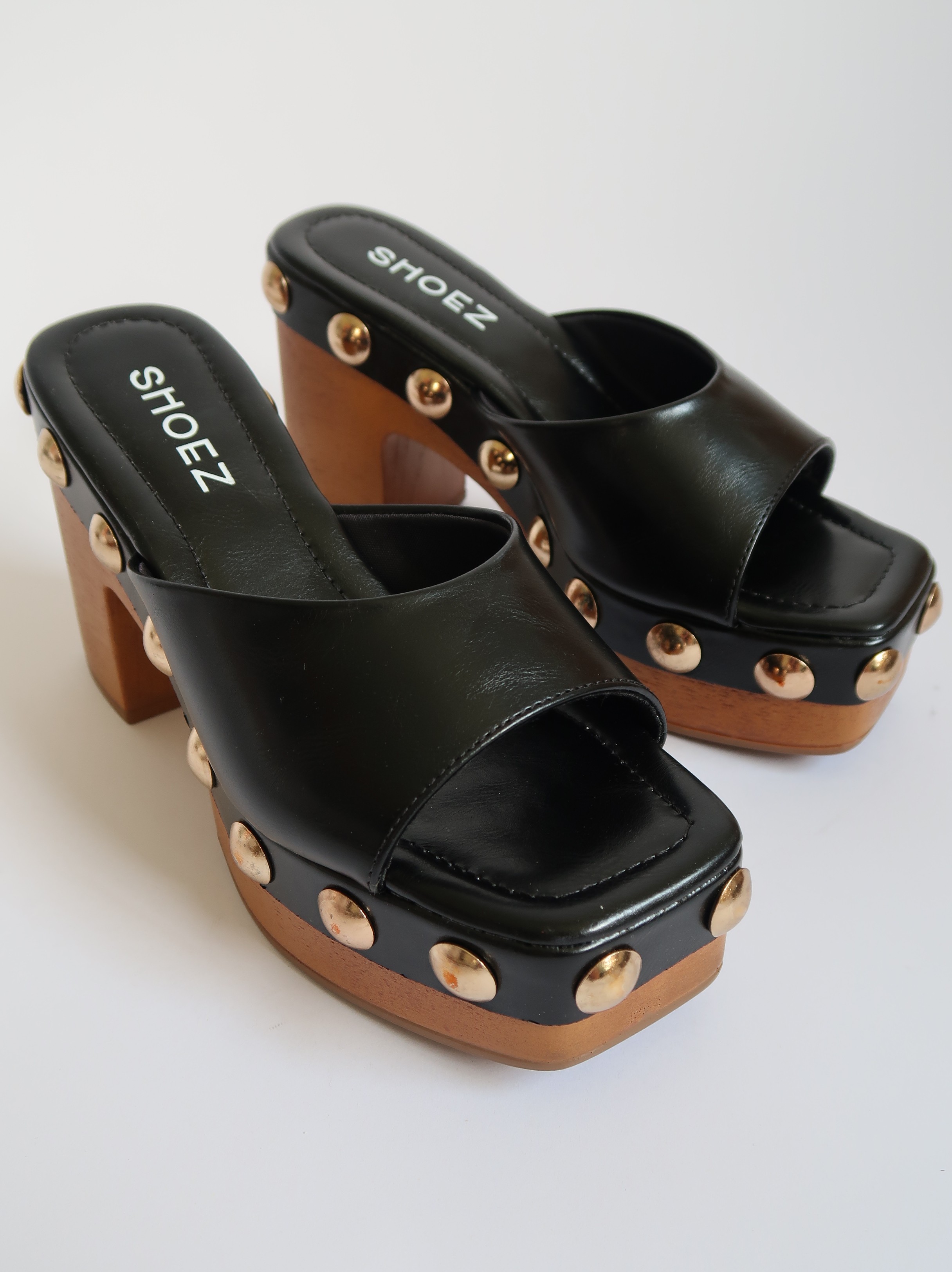 Lucasta Black