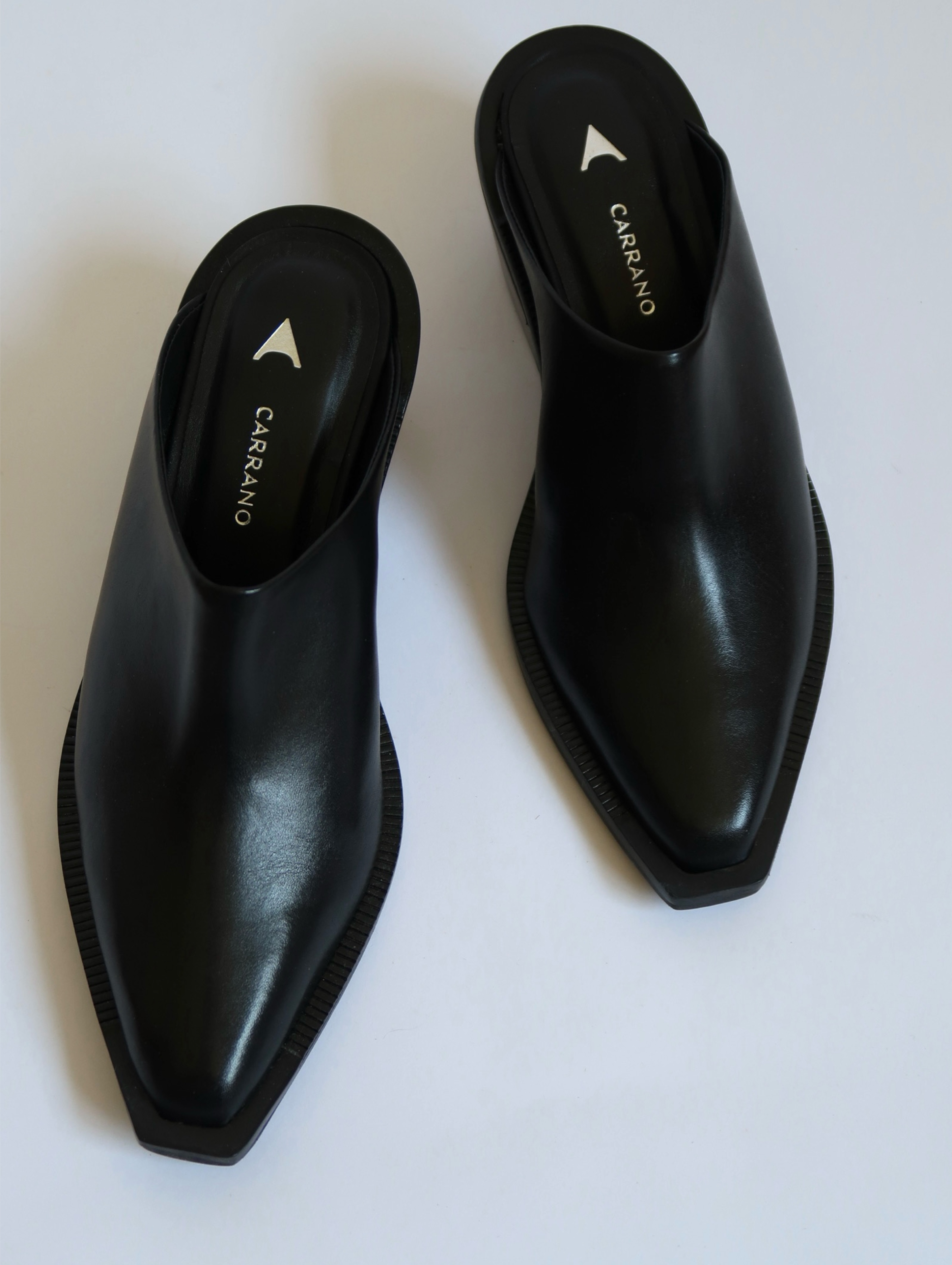 Capsule - Santana Black