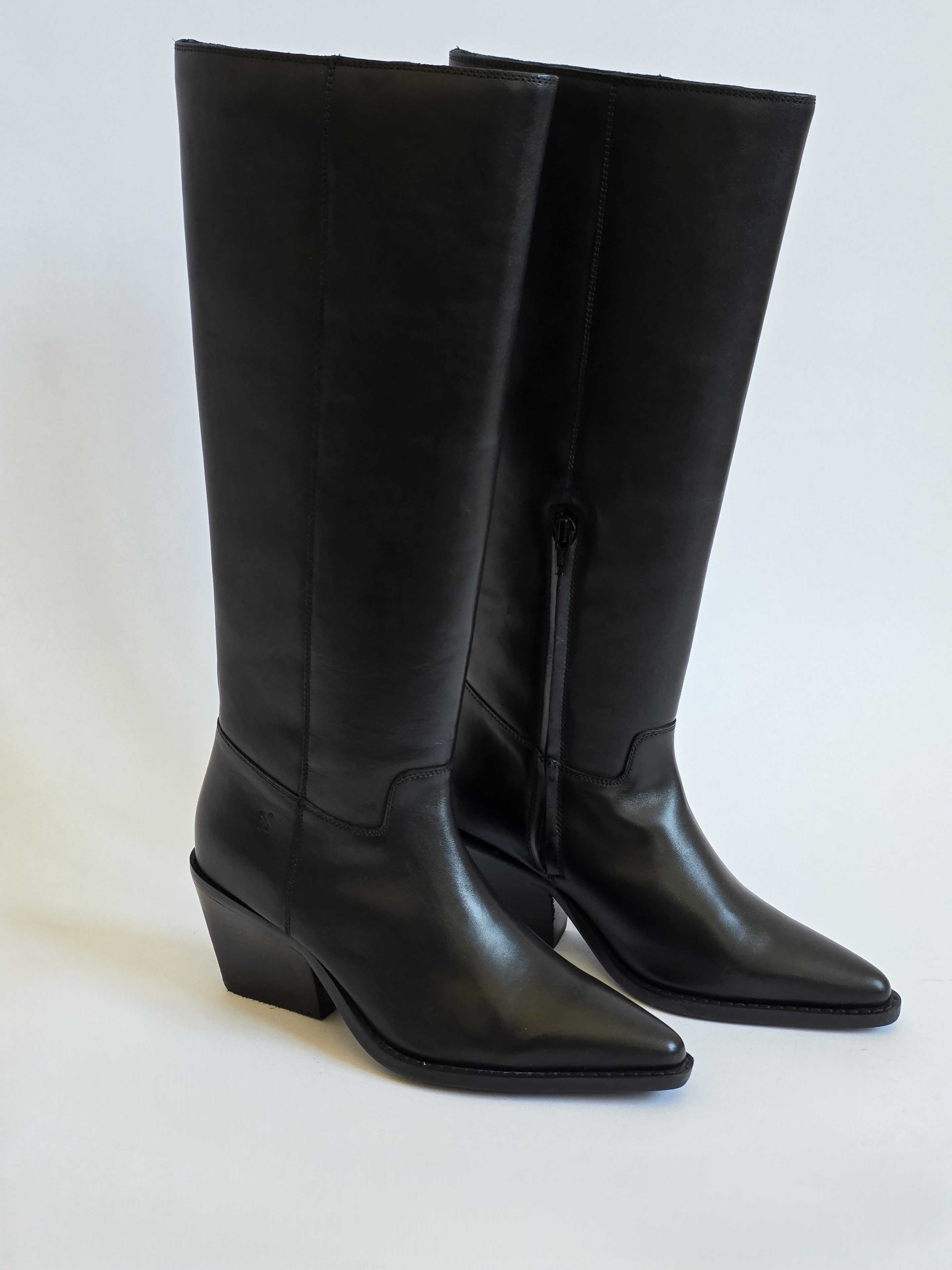 Everest Black