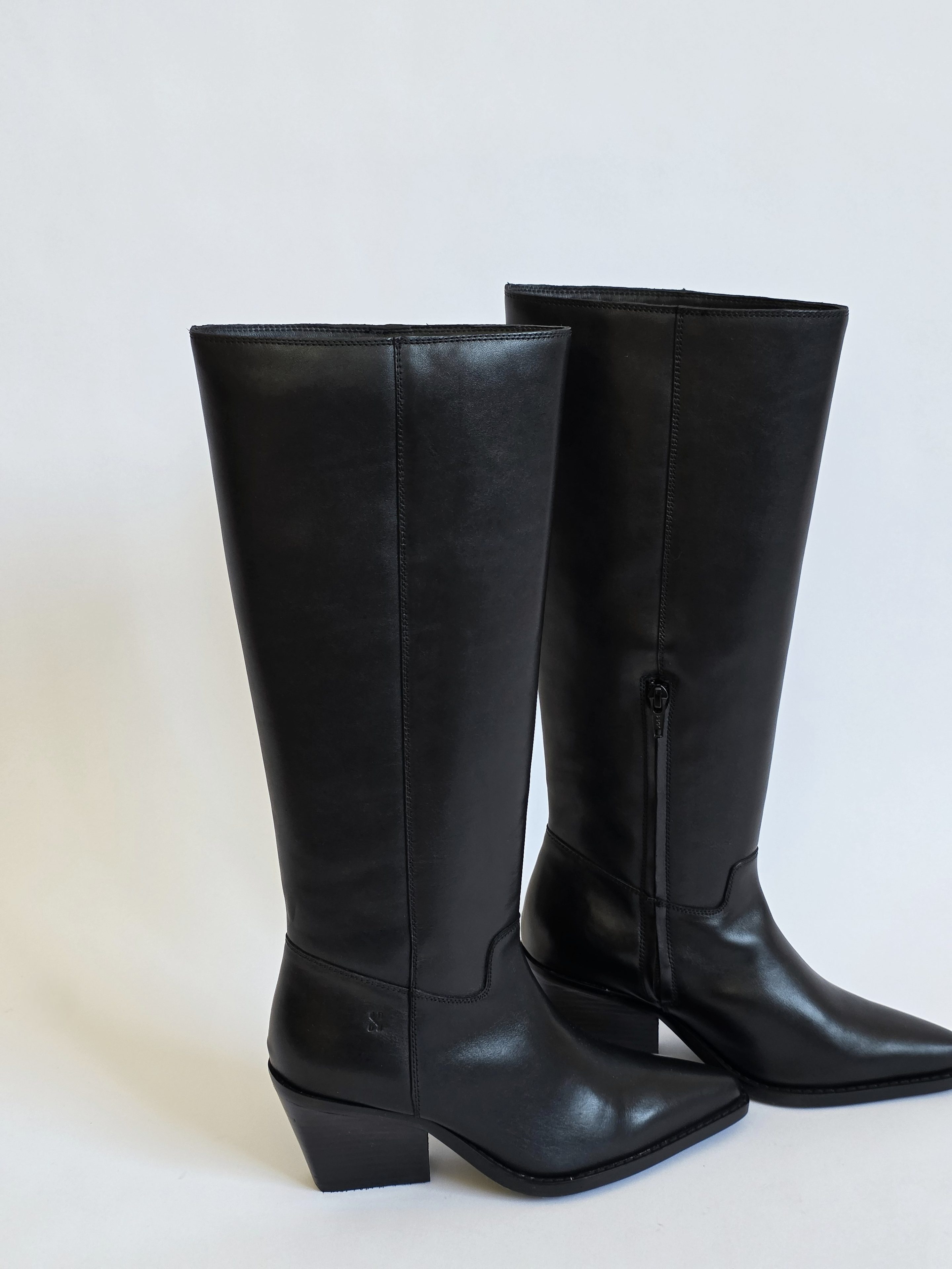 Everest Black