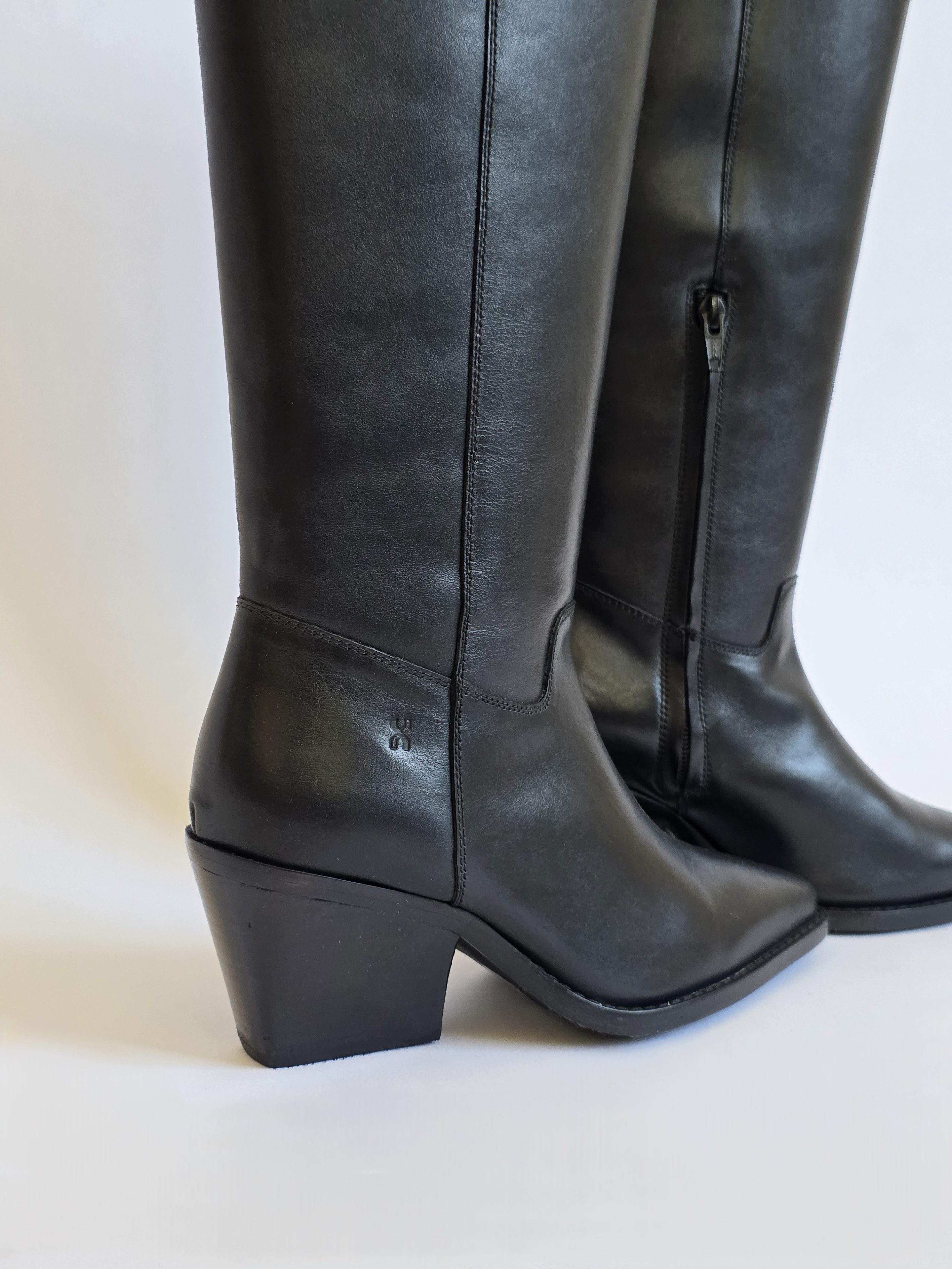 Everest Black