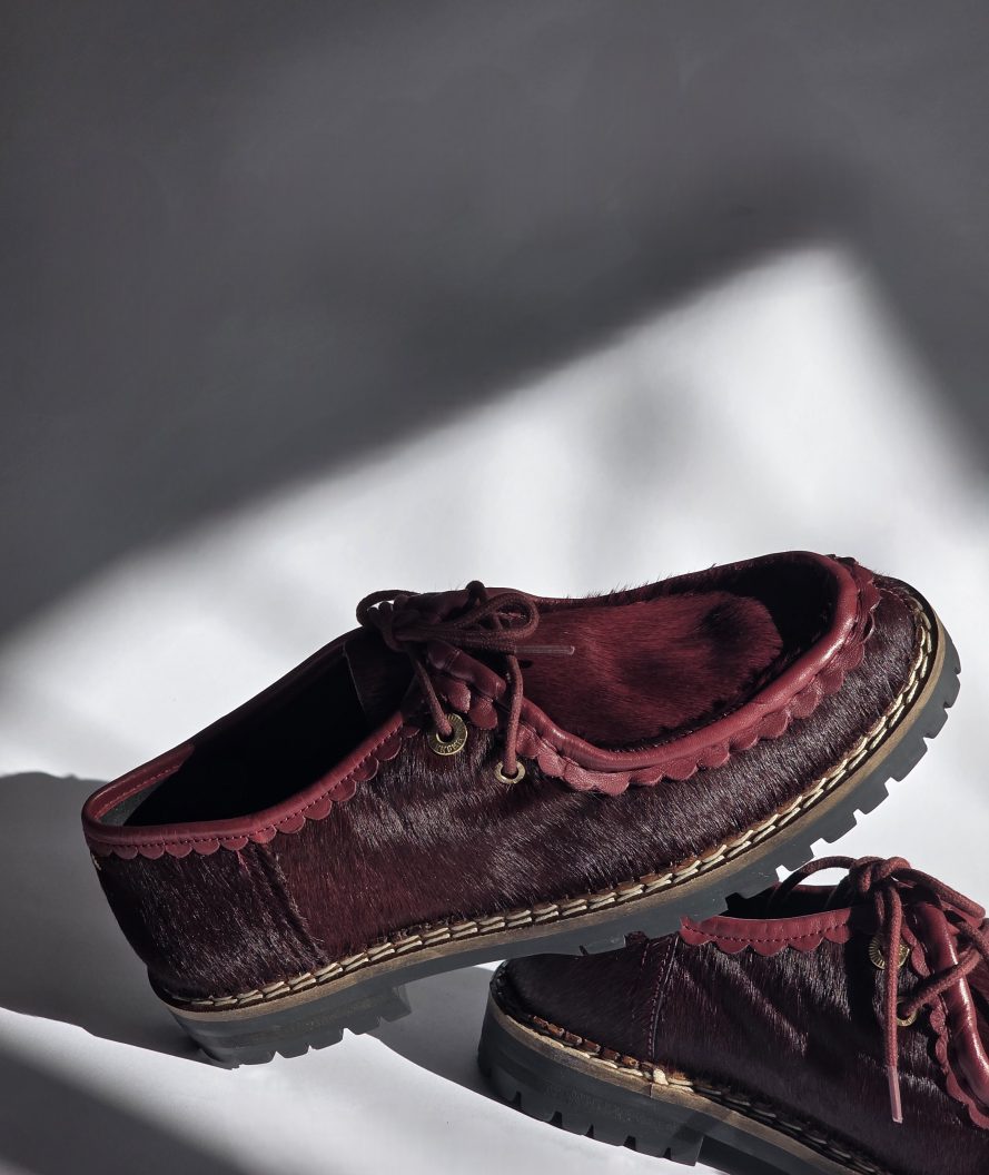Nika Bordo Pony