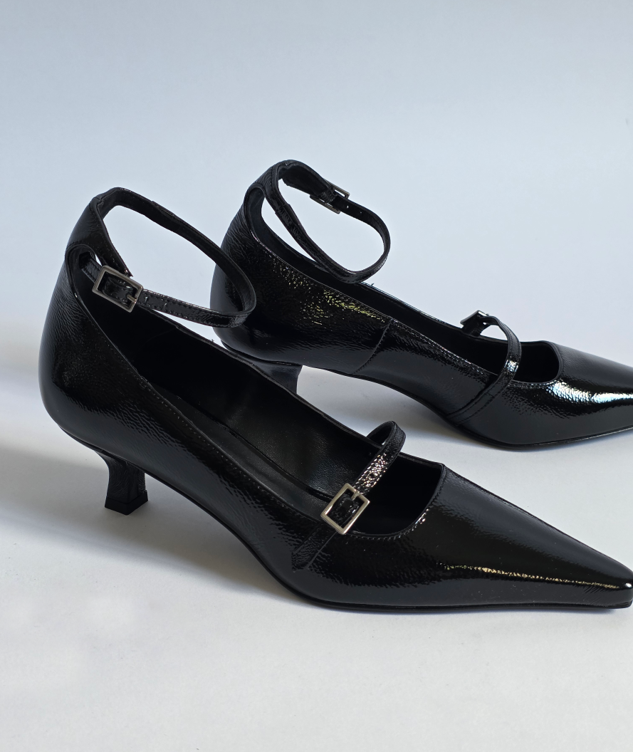 Studio - Isabella Black