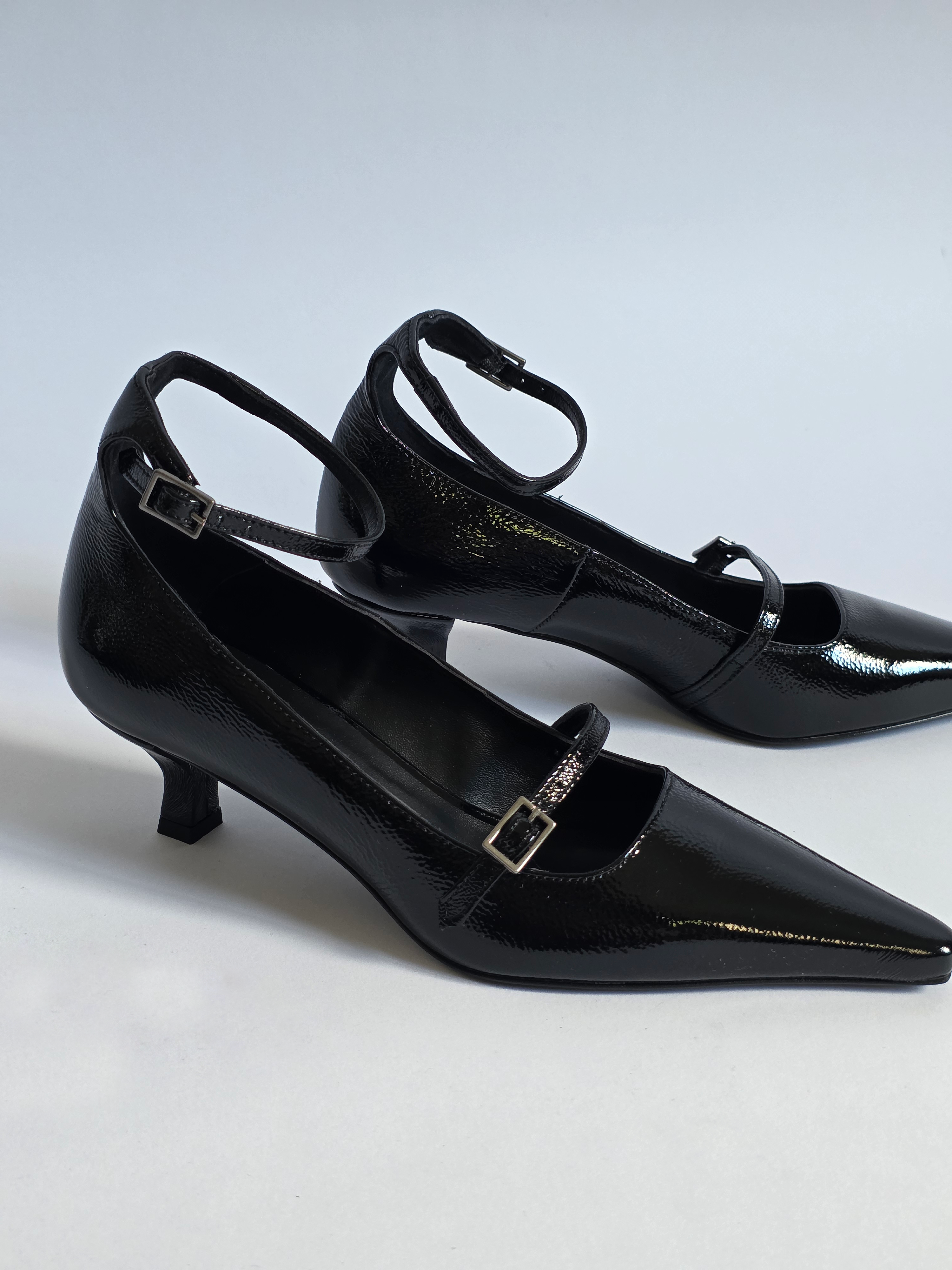 Studio - Isabella Black