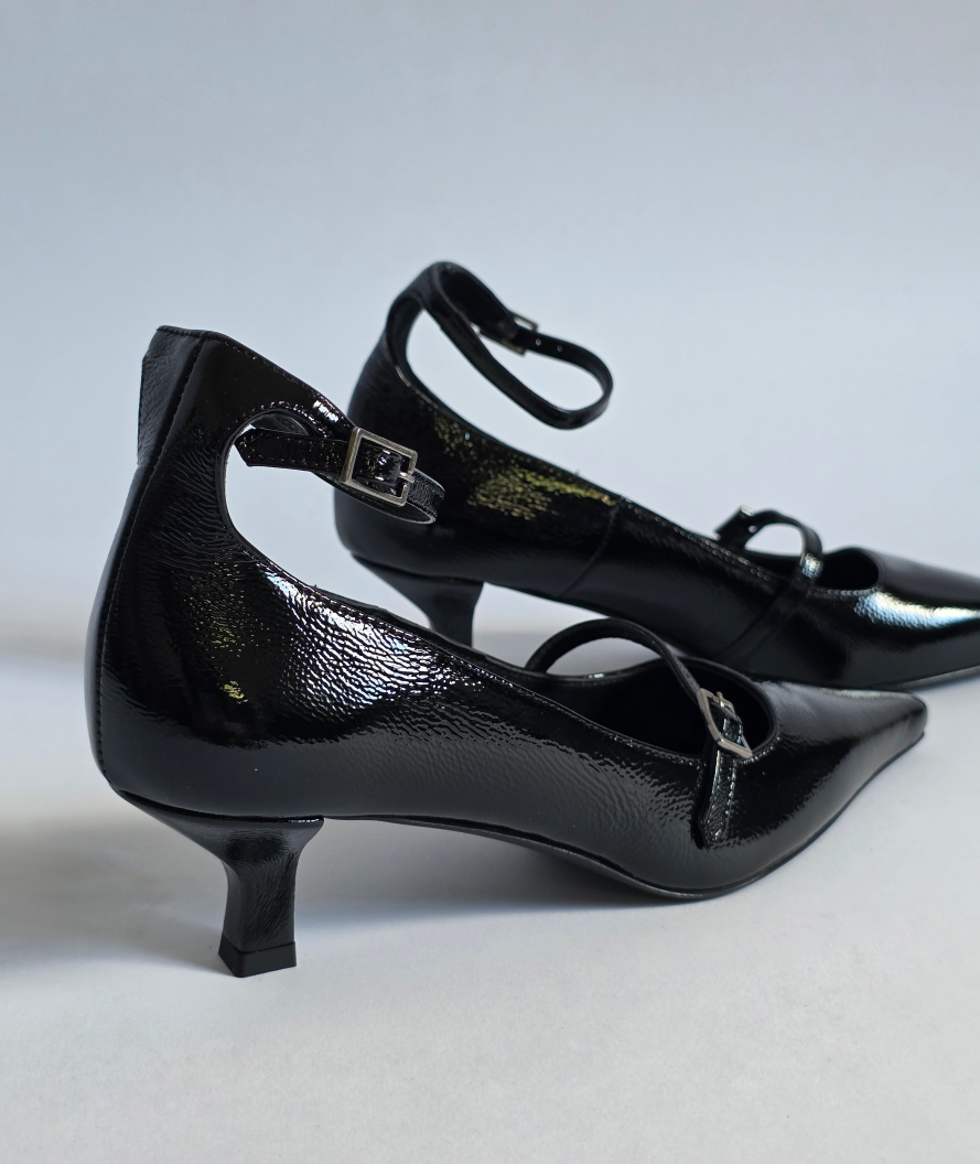 Studio - Isabella Black