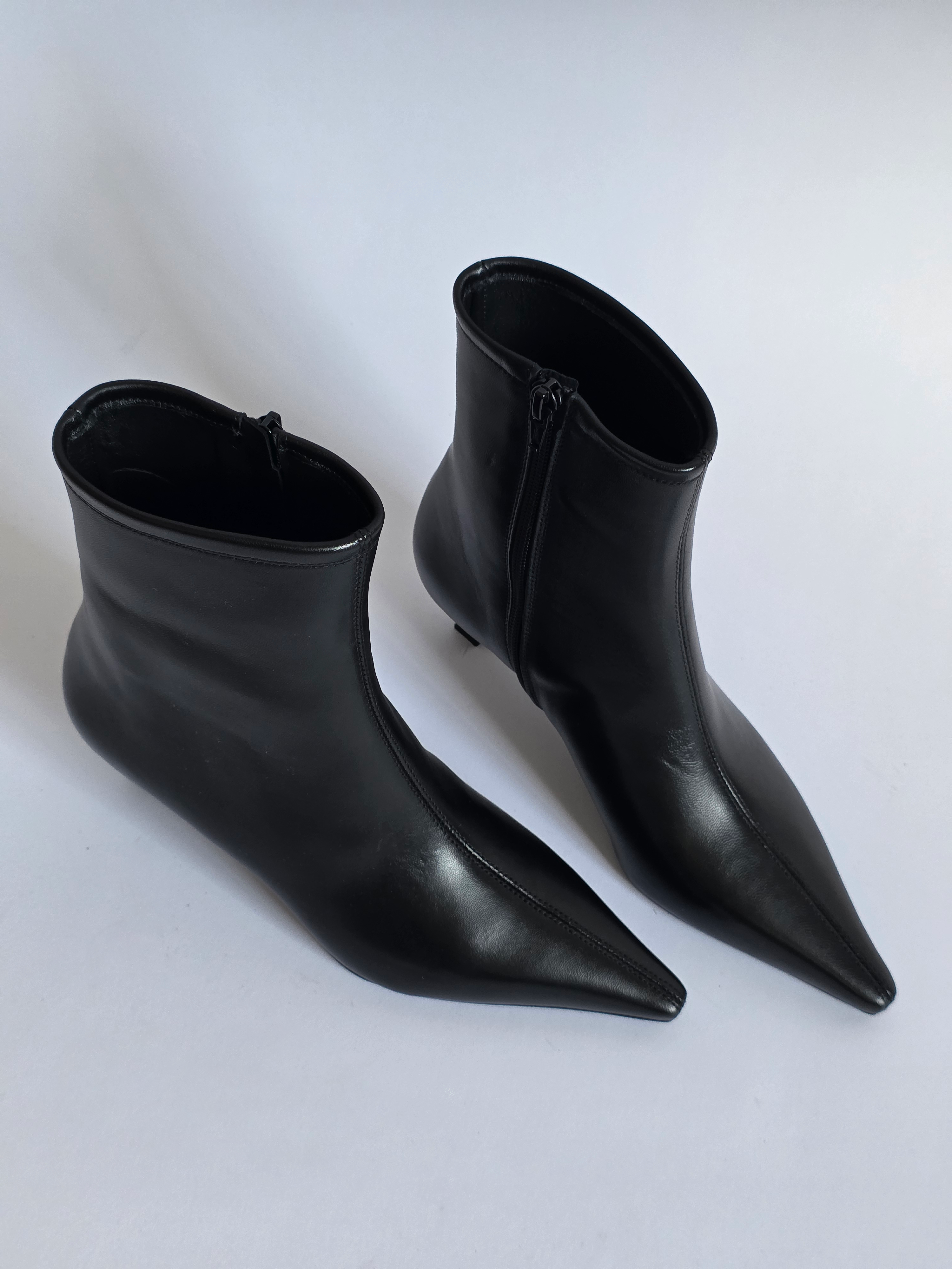 Studio - Riva Black