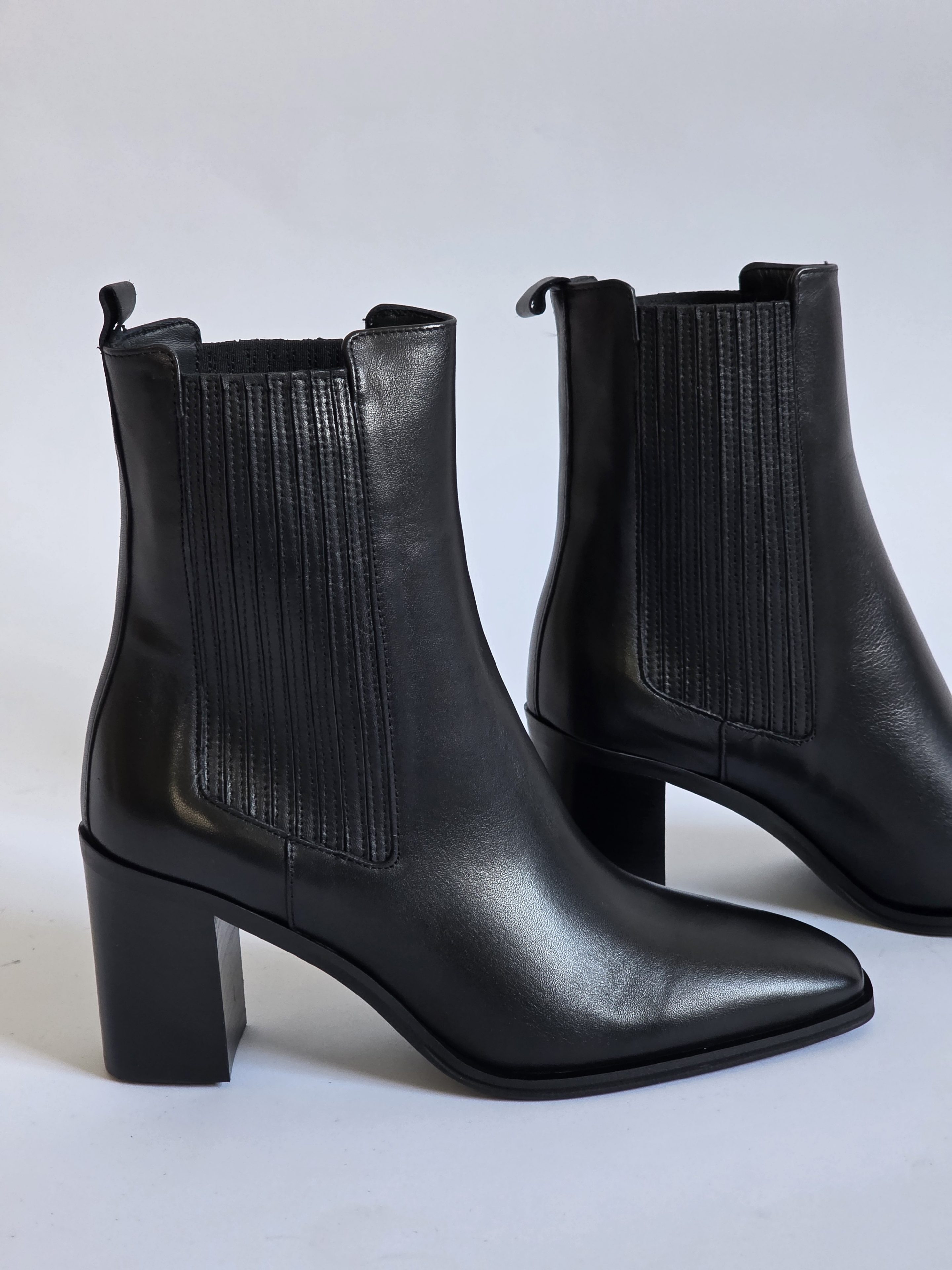 Studio - Vittoria Black