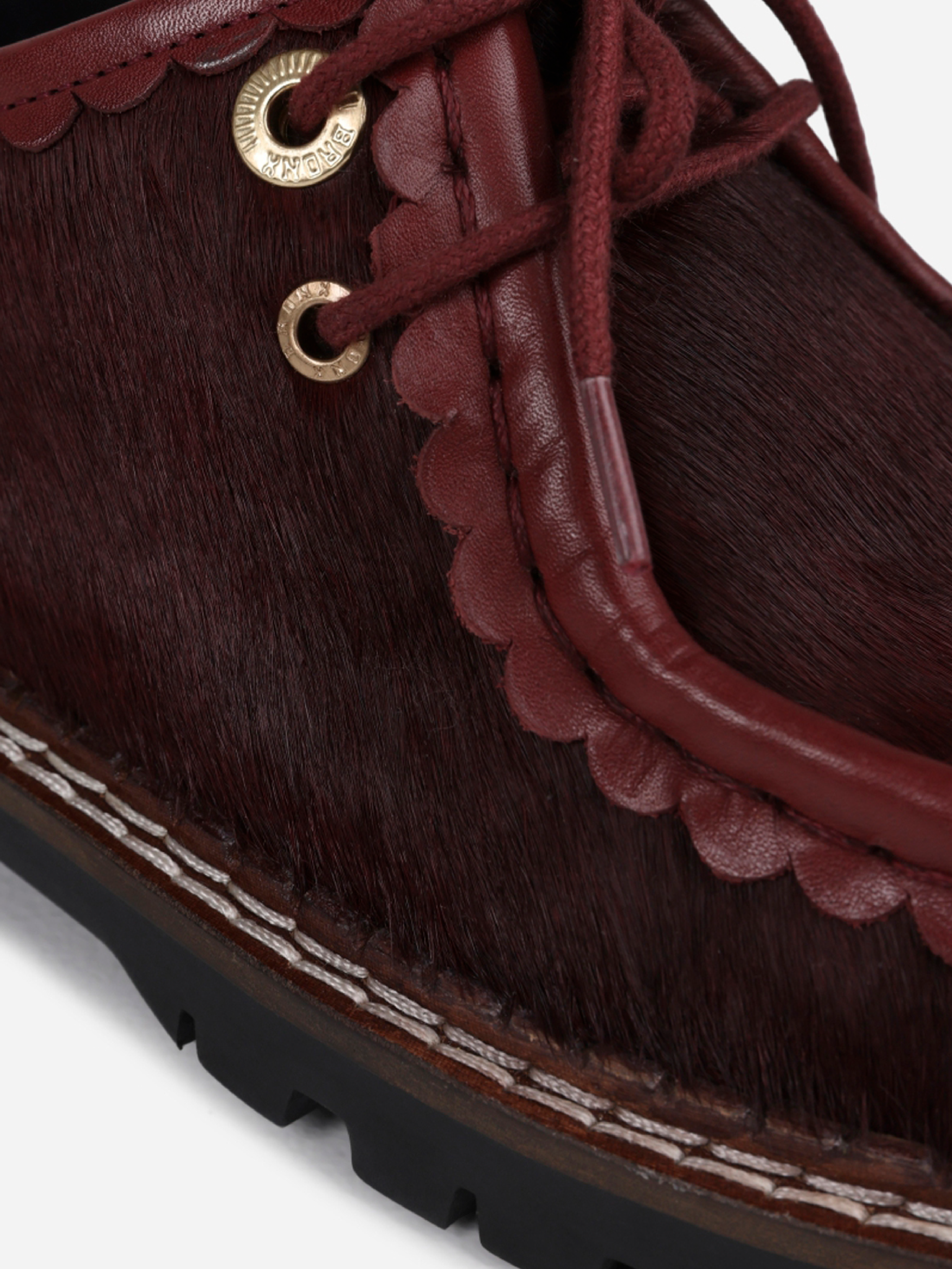 Nika Bordo Pony
