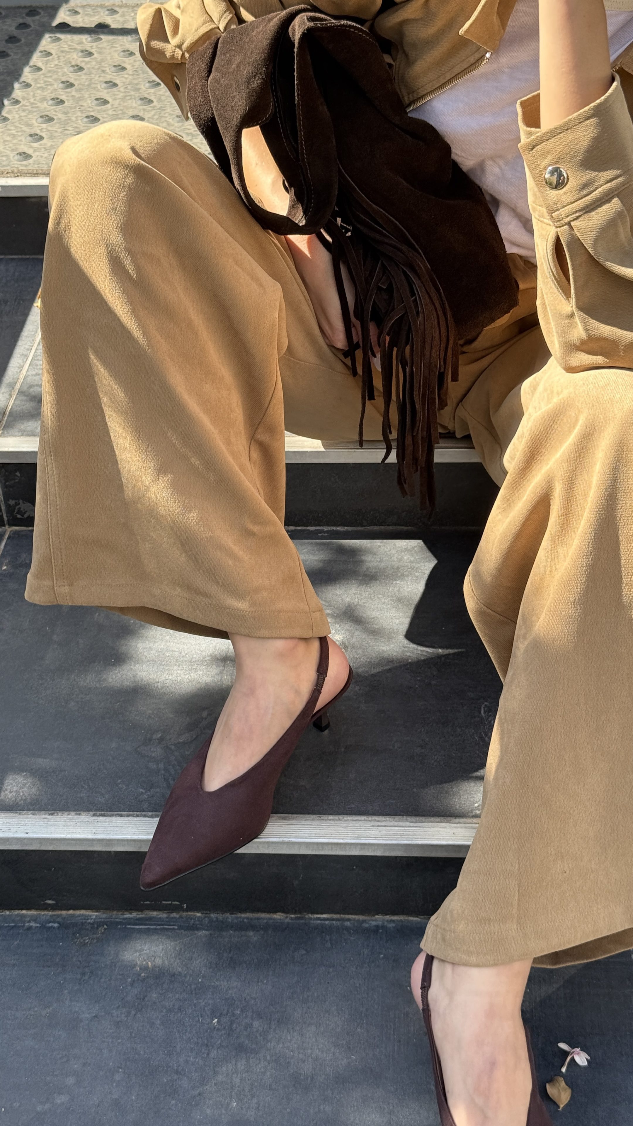 Lora Dark Brown
