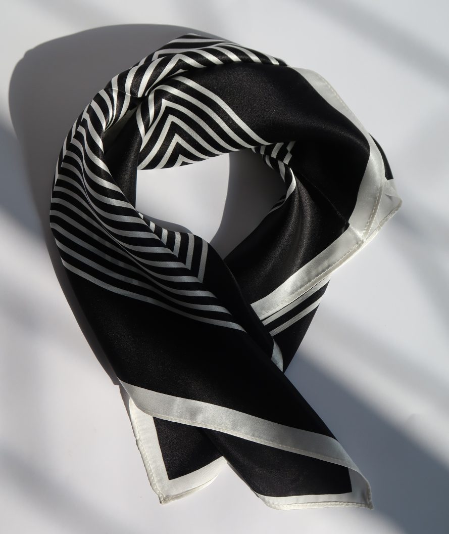 מטפחת פסים גיאומטרים