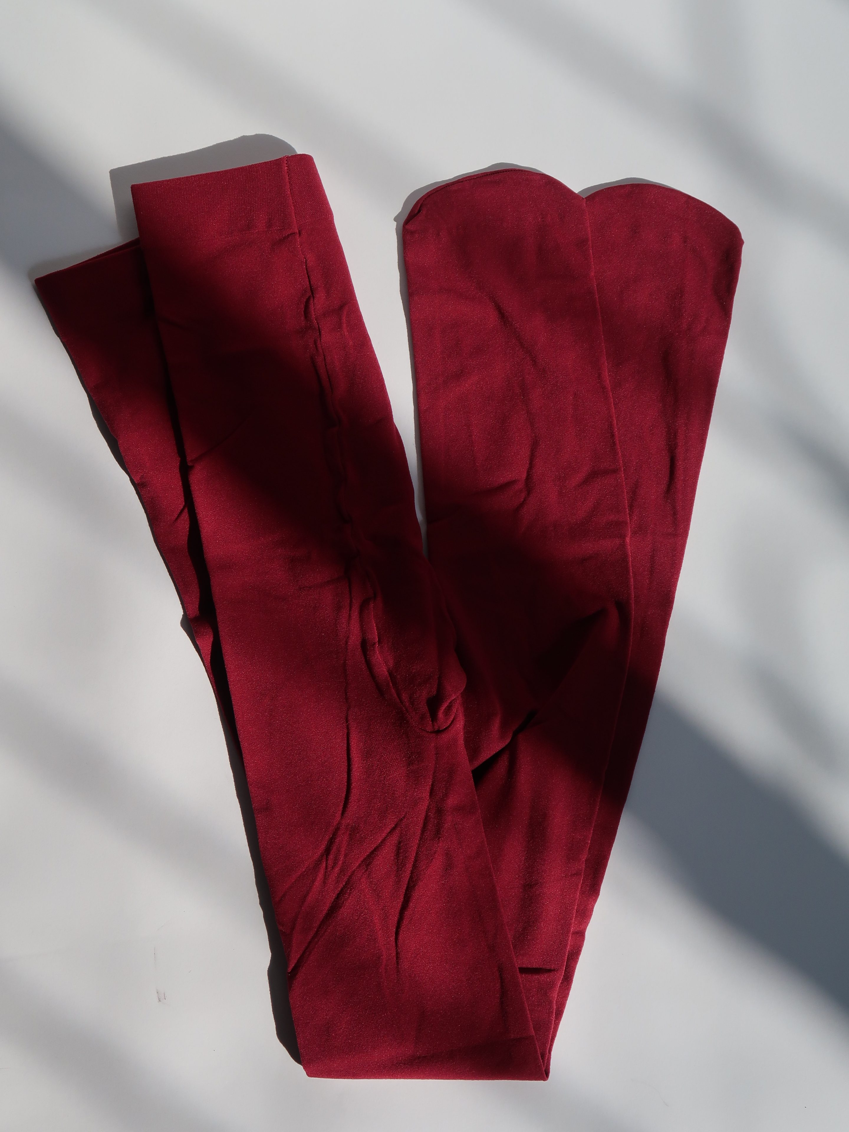 גרביונים בורדו