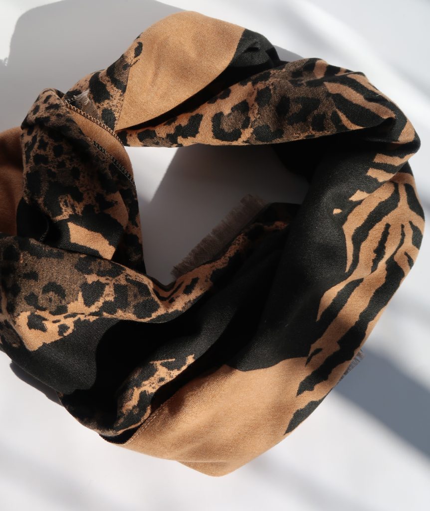 צעיף מנומר גיאומטרי כהה