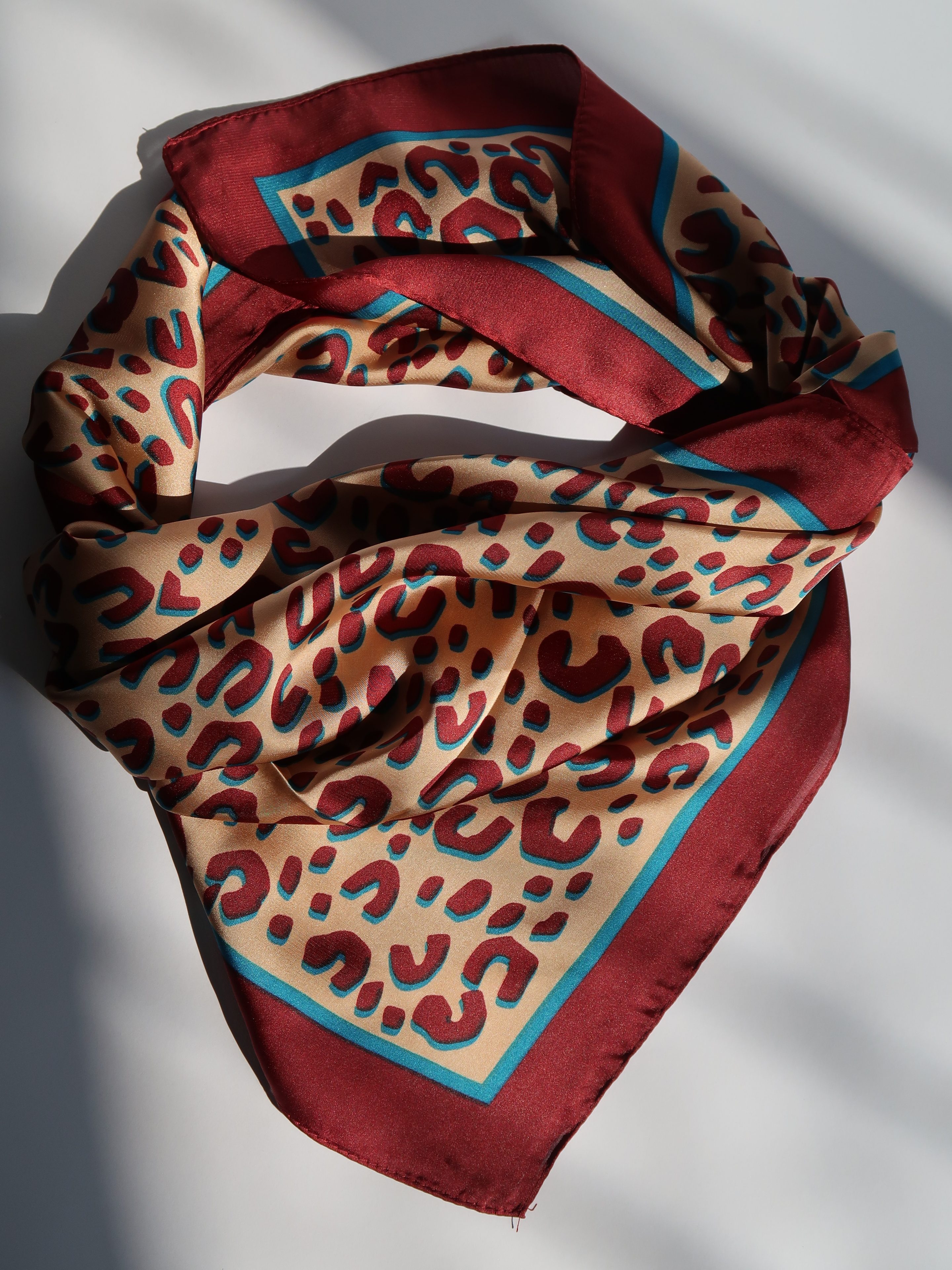 מטפחת מנומרת בורדו