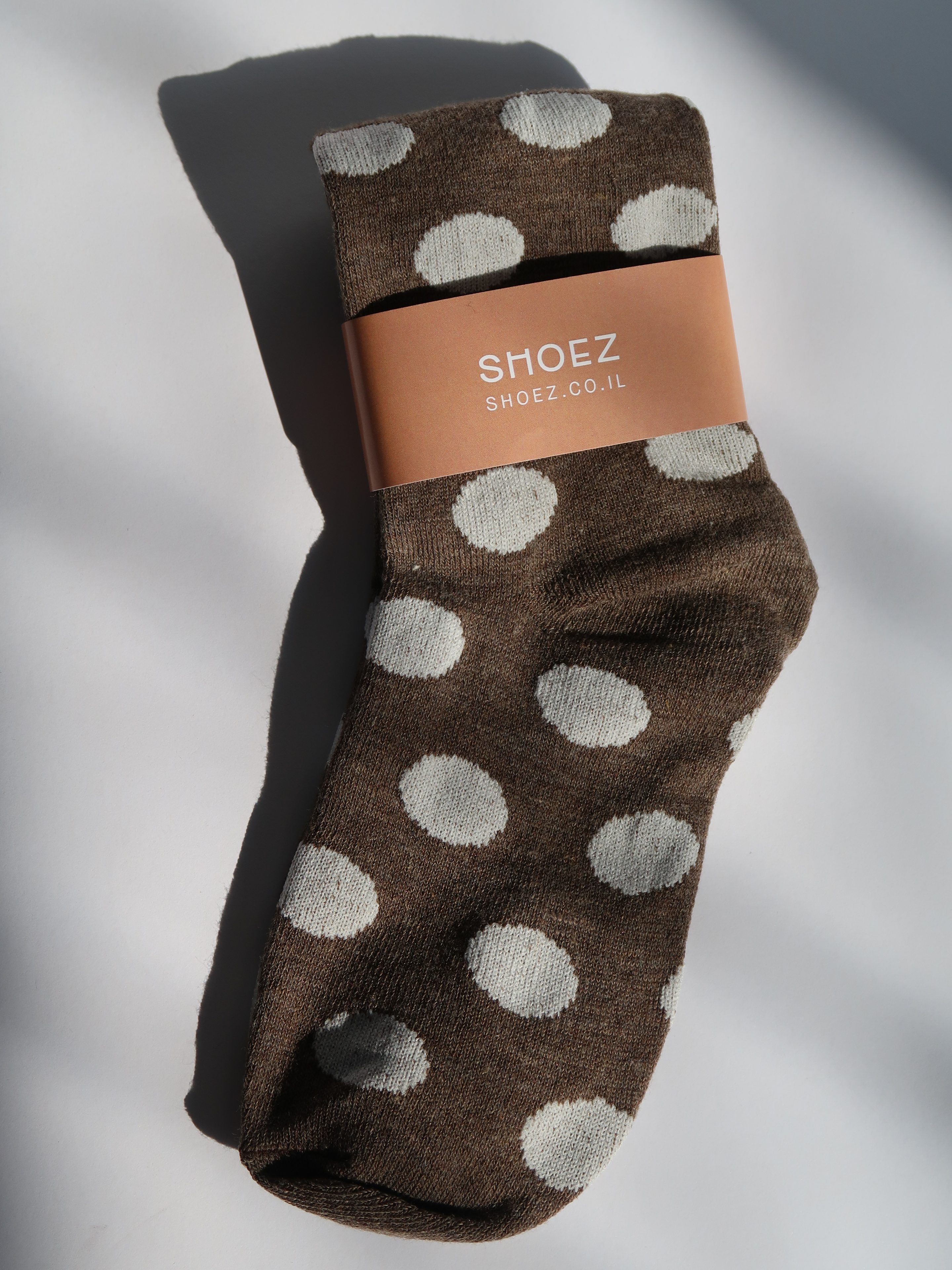 גרביים חומים נקודות