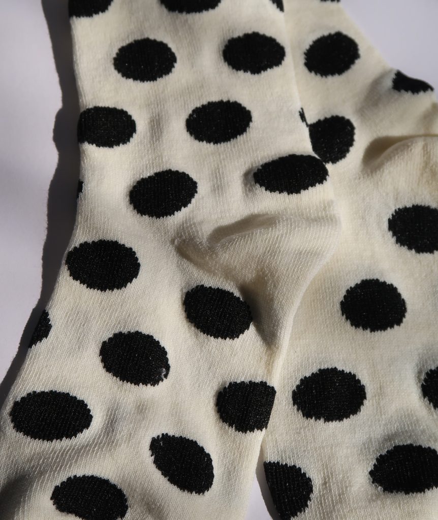 גרביים קרם נקודות