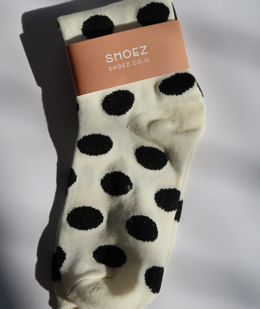 גרביים קרם נקודות