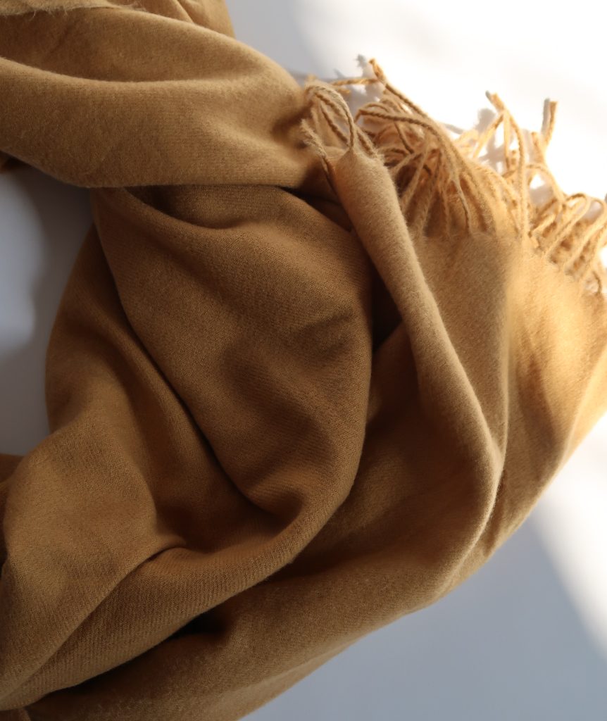 צעיף חרדל חלק